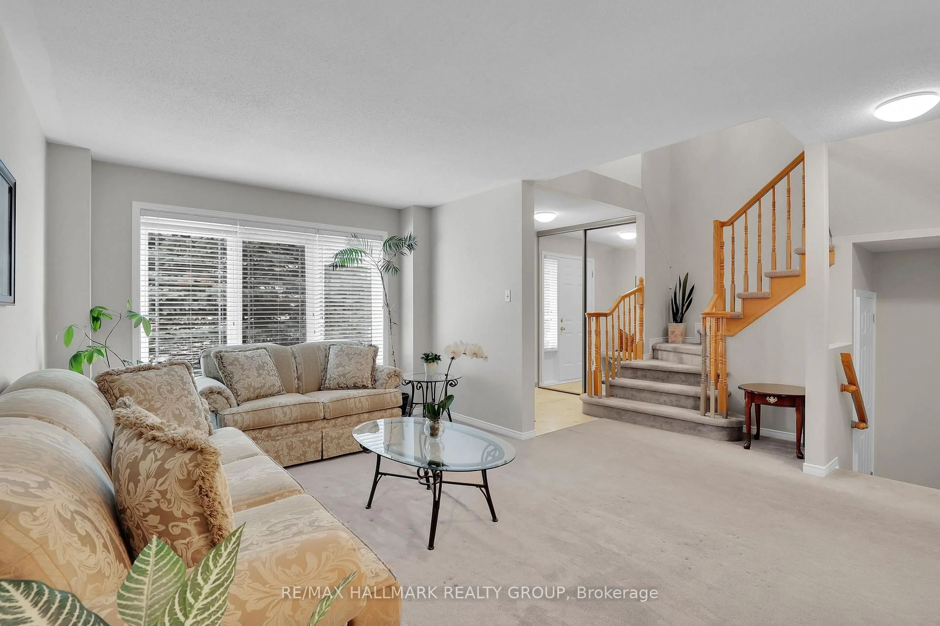 Living room with furniture, unknown for 634 Aquaview Dr, Ottawa Ontario K4A 4W2