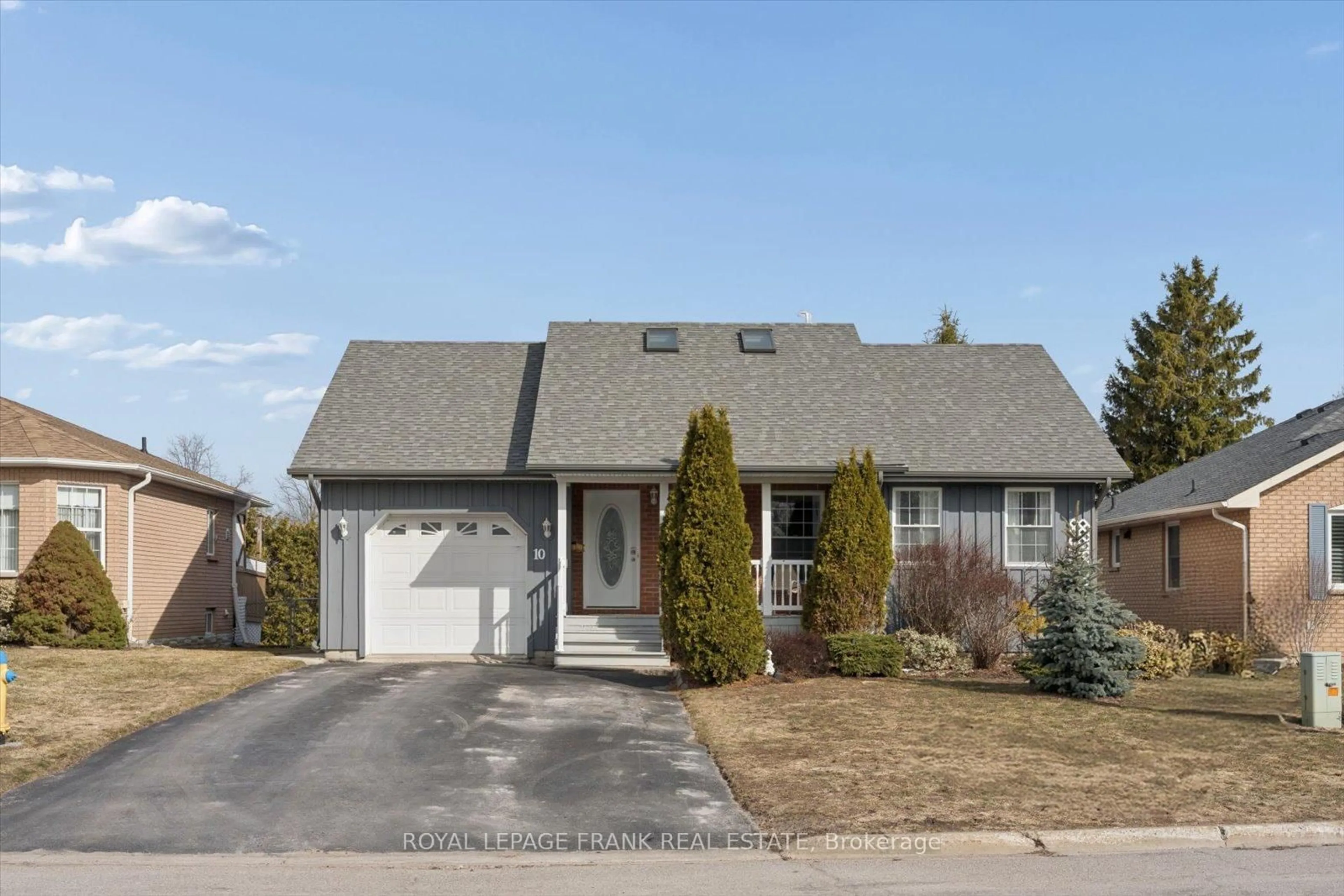 Home with vinyl exterior material, street for 10 Olympia Crt, Kawartha Lakes Ontario K9V 6C8