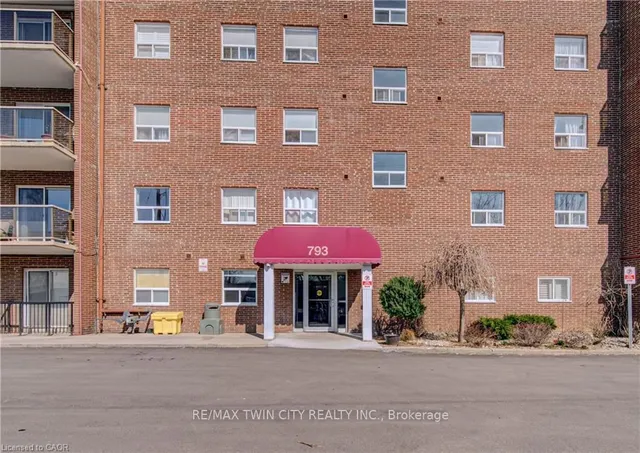 793 COLBORNE St #202, Brantford 2