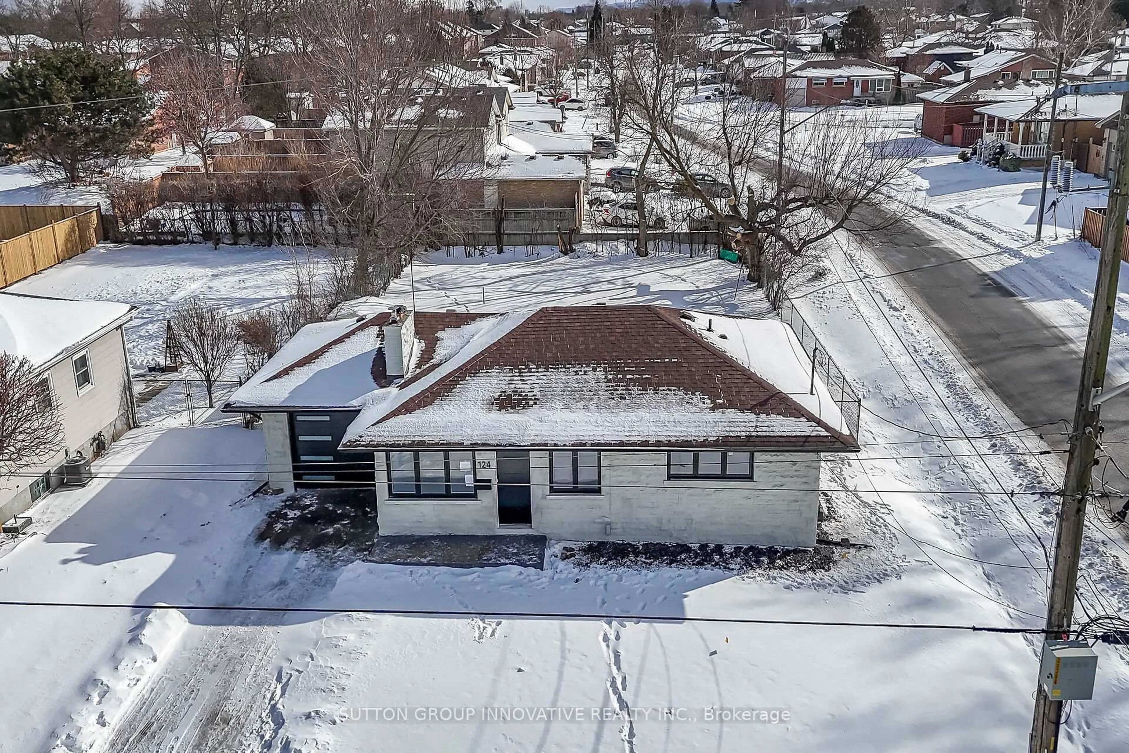 A pic from outside/outdoor area/front of a property/back of a property/a pic from drone, street for 124 Corman Ave, Hamilton Ontario L8G 3W4