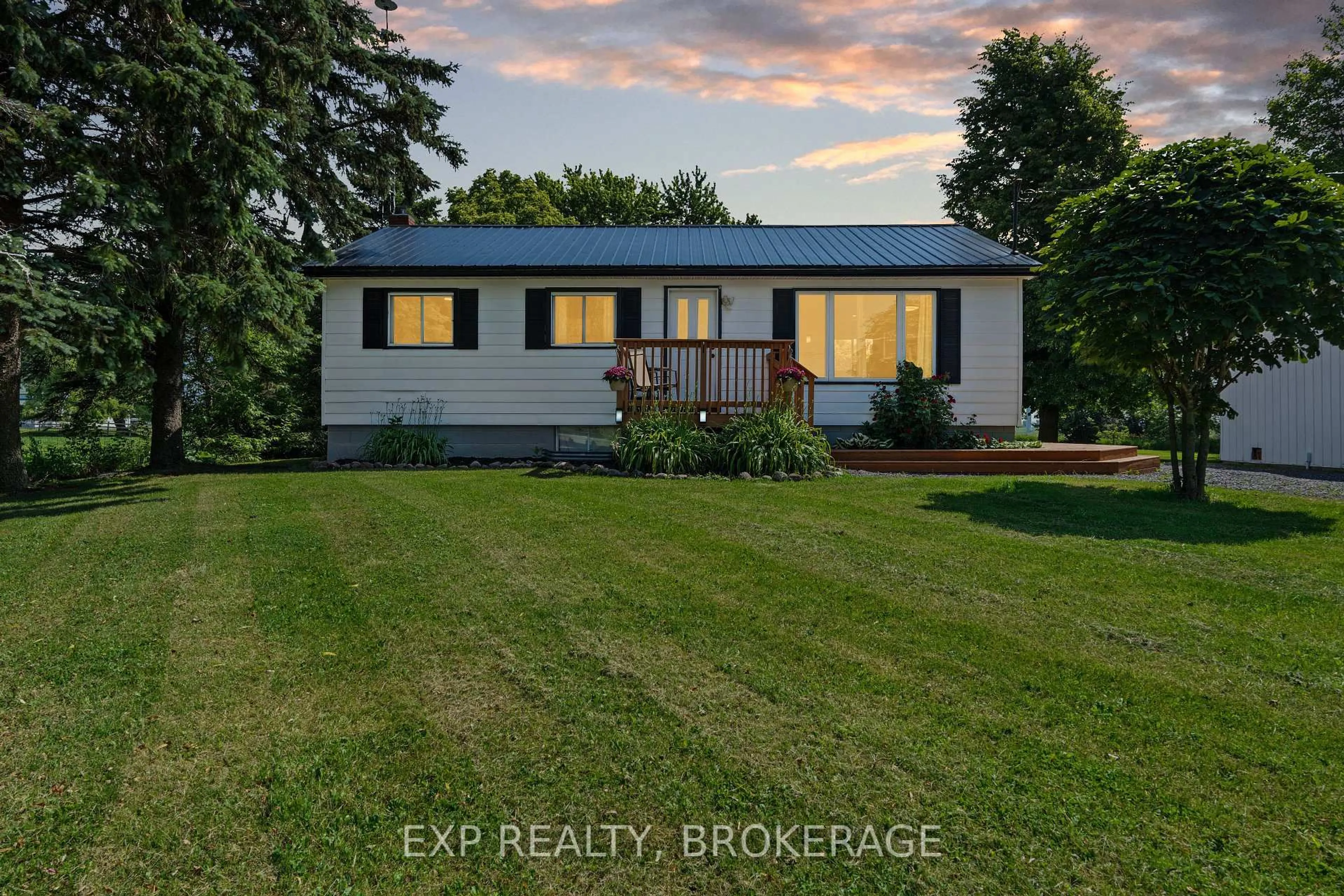 Unknown for 912 8TH LINE Rd, Wolfe Island Ontario K0H 2Y0