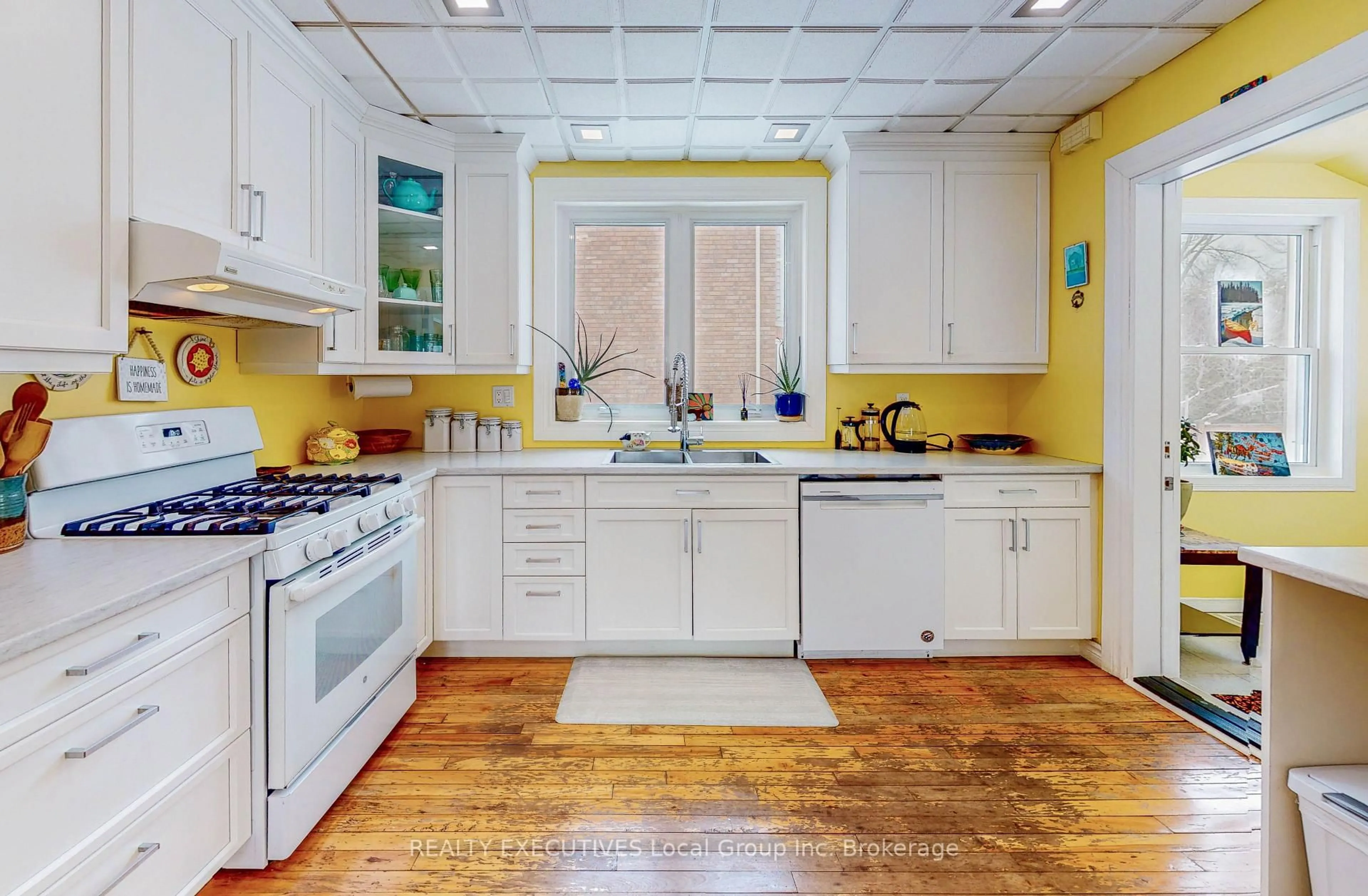 Open concept kitchen, ceramic/tile floor for 100 CAMPBELL Ave, North Bay Ontario P1A 1V8