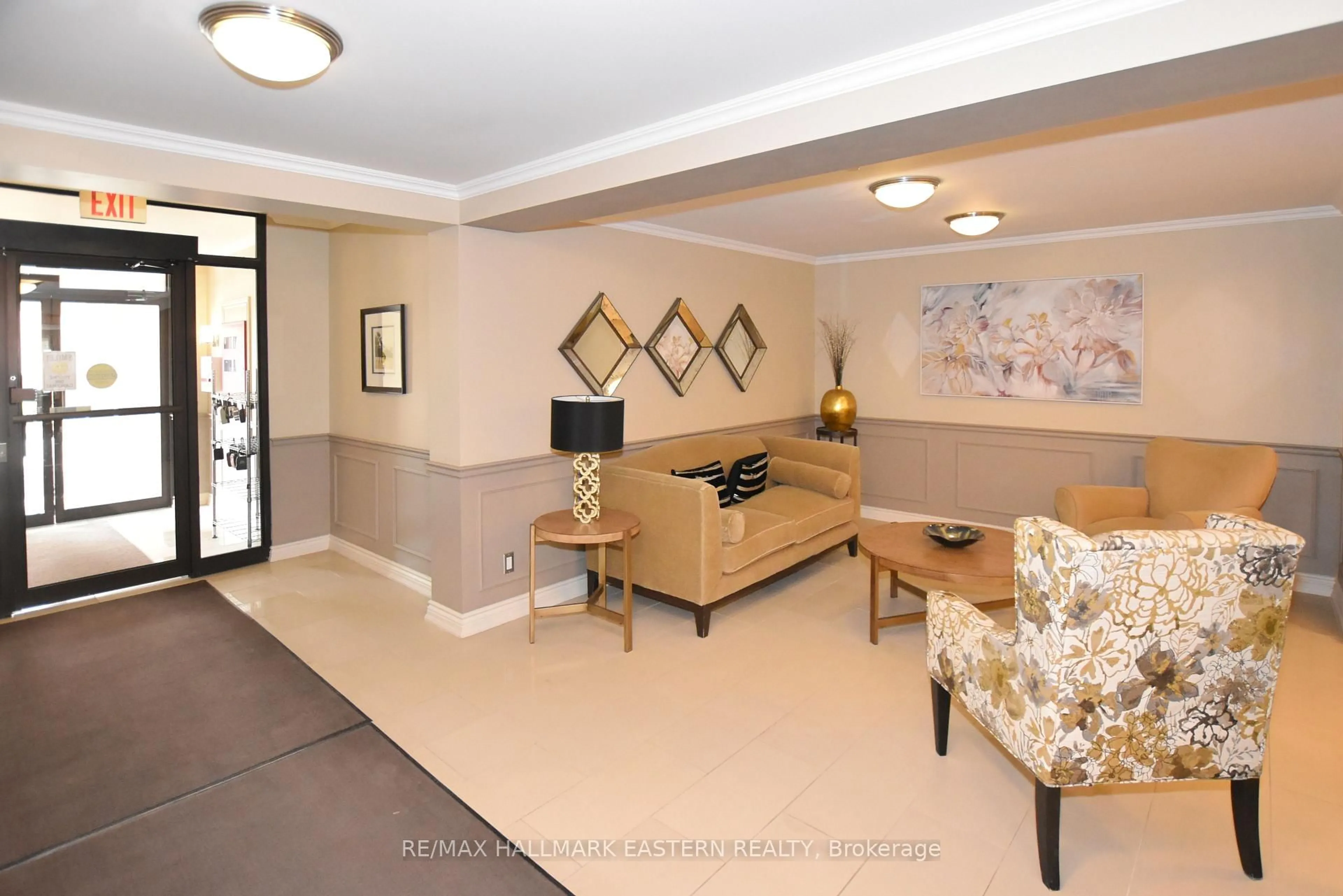 Indoor foyer for 869 Clonsilla Ave #PH10, Peterborough Ontario K9J 0B7