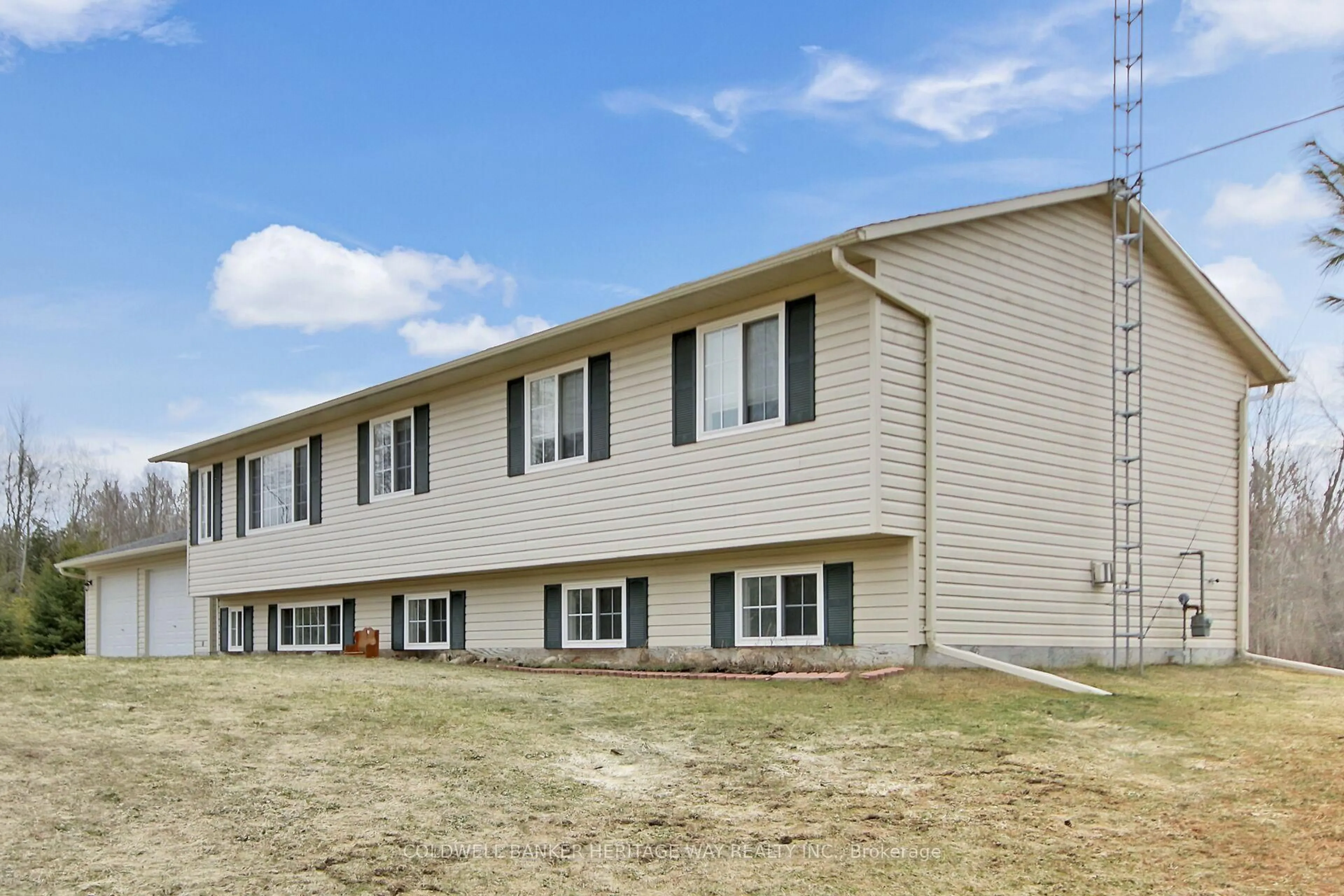 Home with vinyl exterior material, building for 1065 Ford Rd, Perth Ontario K7H 3C3