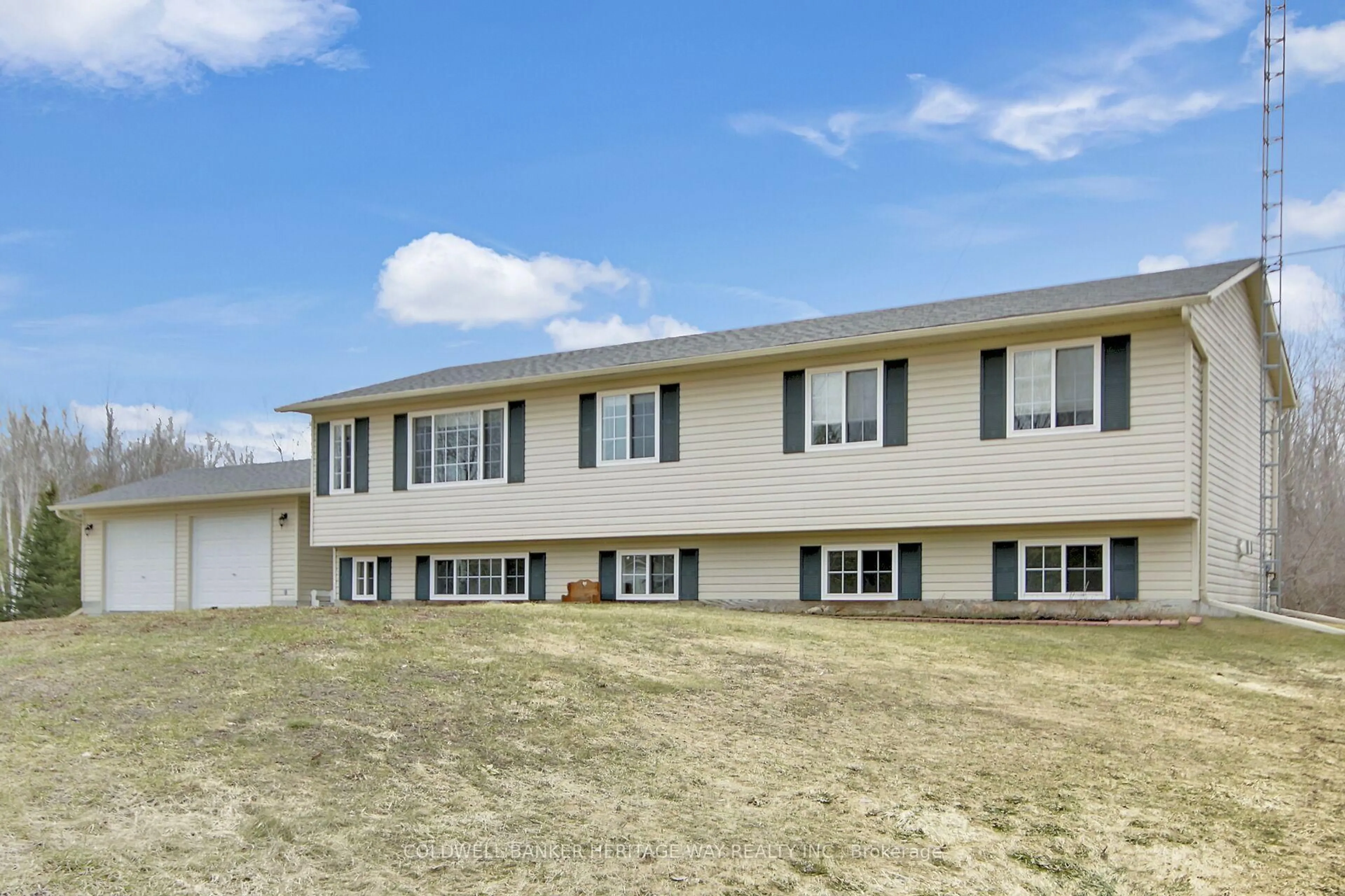 Home with vinyl exterior material, building for 1065 Ford Rd, Perth Ontario K7H 3C3