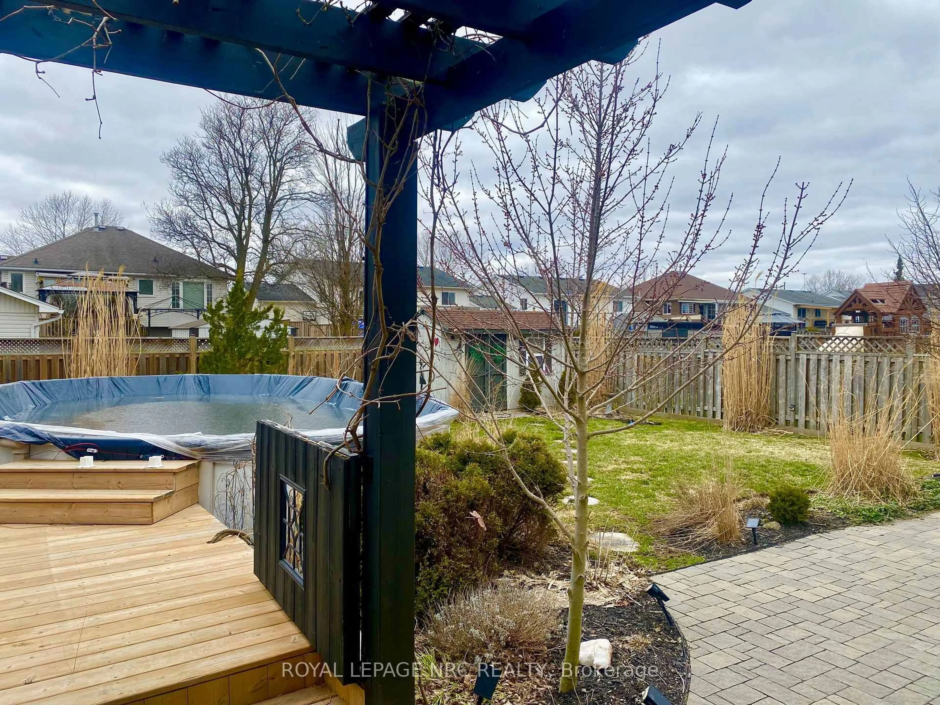 A pic from outside/outdoor area/front of a property/back of a property/a pic from drone, unknown for 3681 Sussex Lane, Fort Erie Ontario L0S 1S0