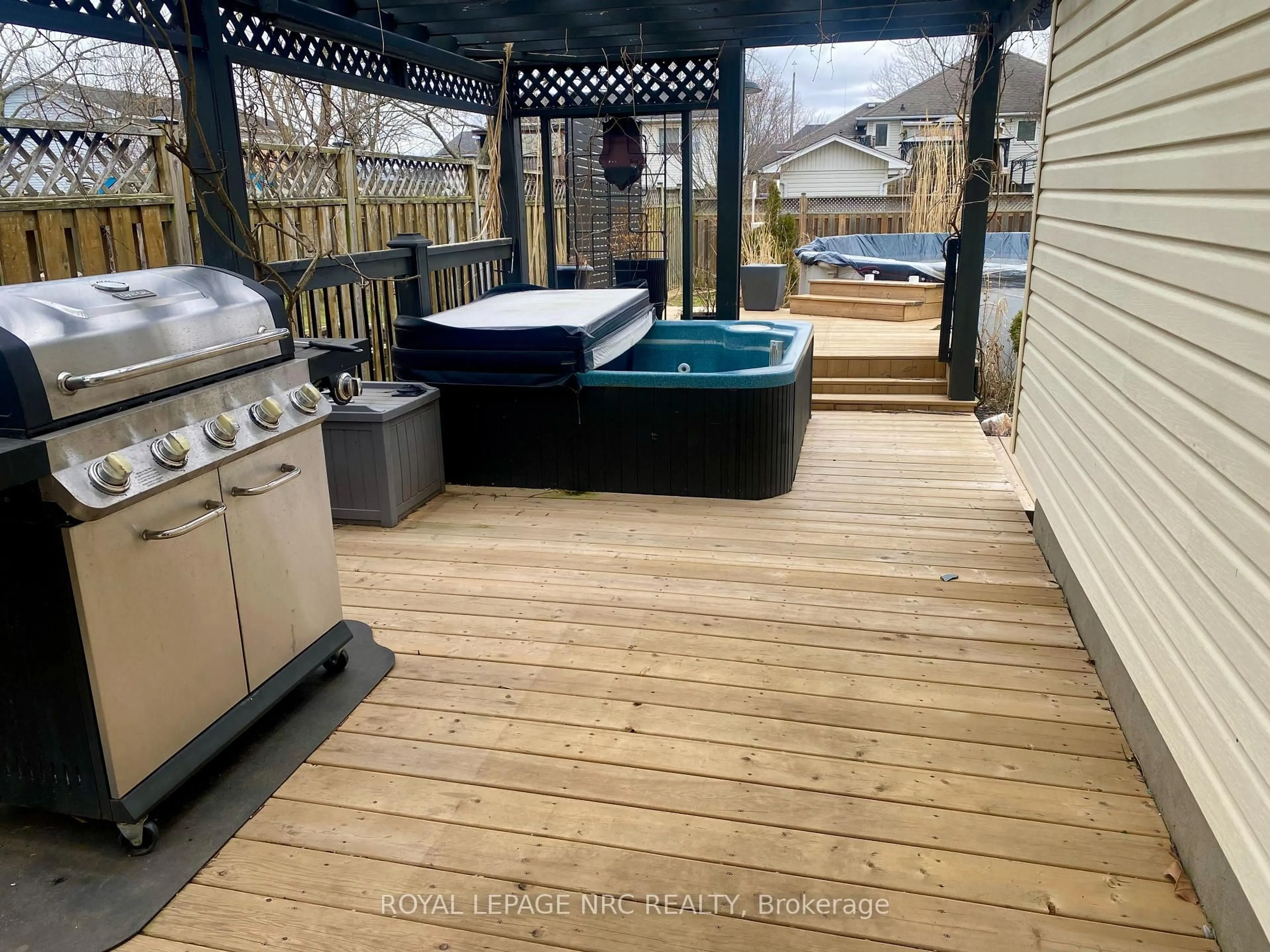 Patio, water/lake/river/ocean view for 3681 Sussex Lane, Fort Erie Ontario L0S 1S0