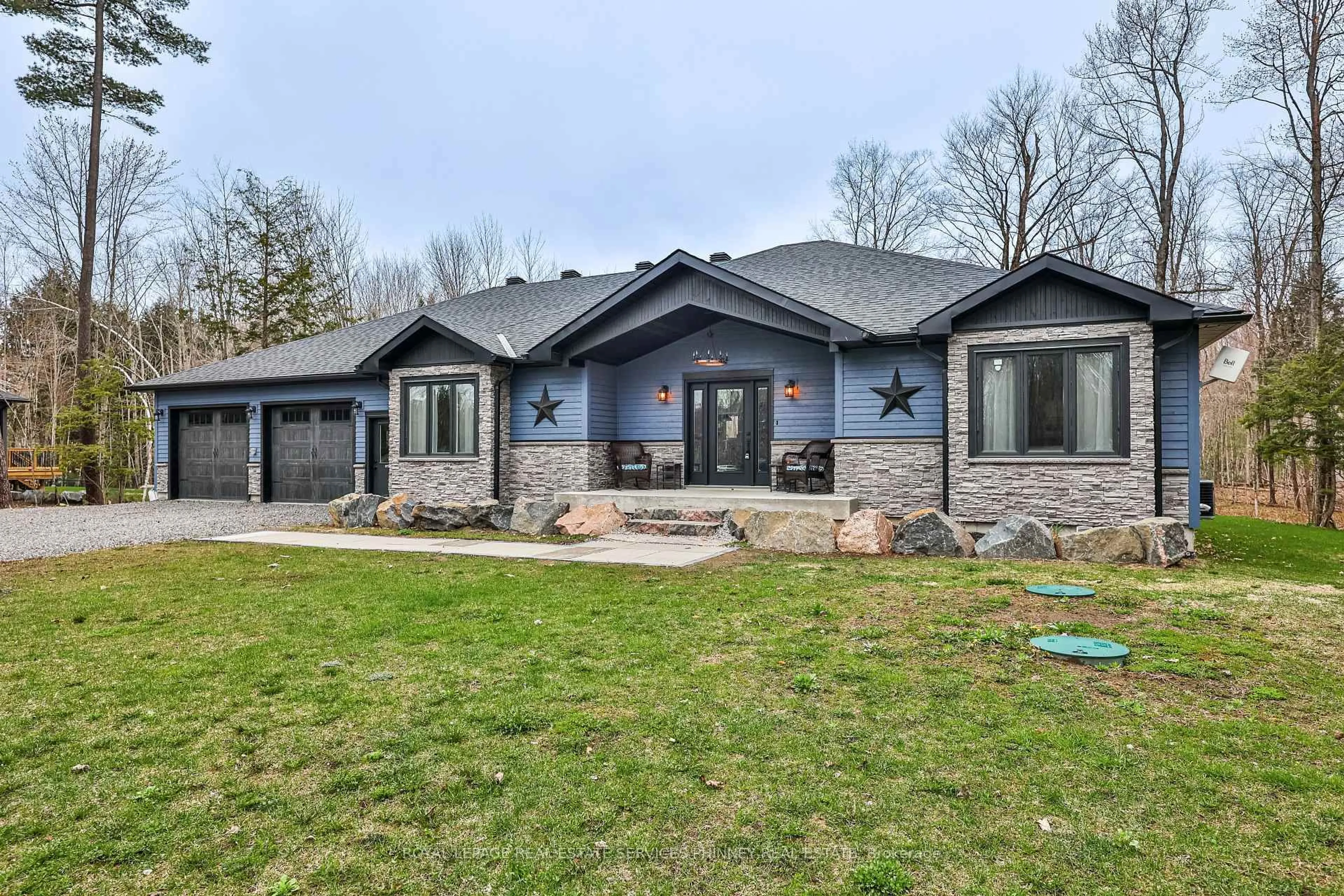 Home with brick exterior material, unknown for 1068 Xavier St, Gravenhurst Ontario P0E 1G0