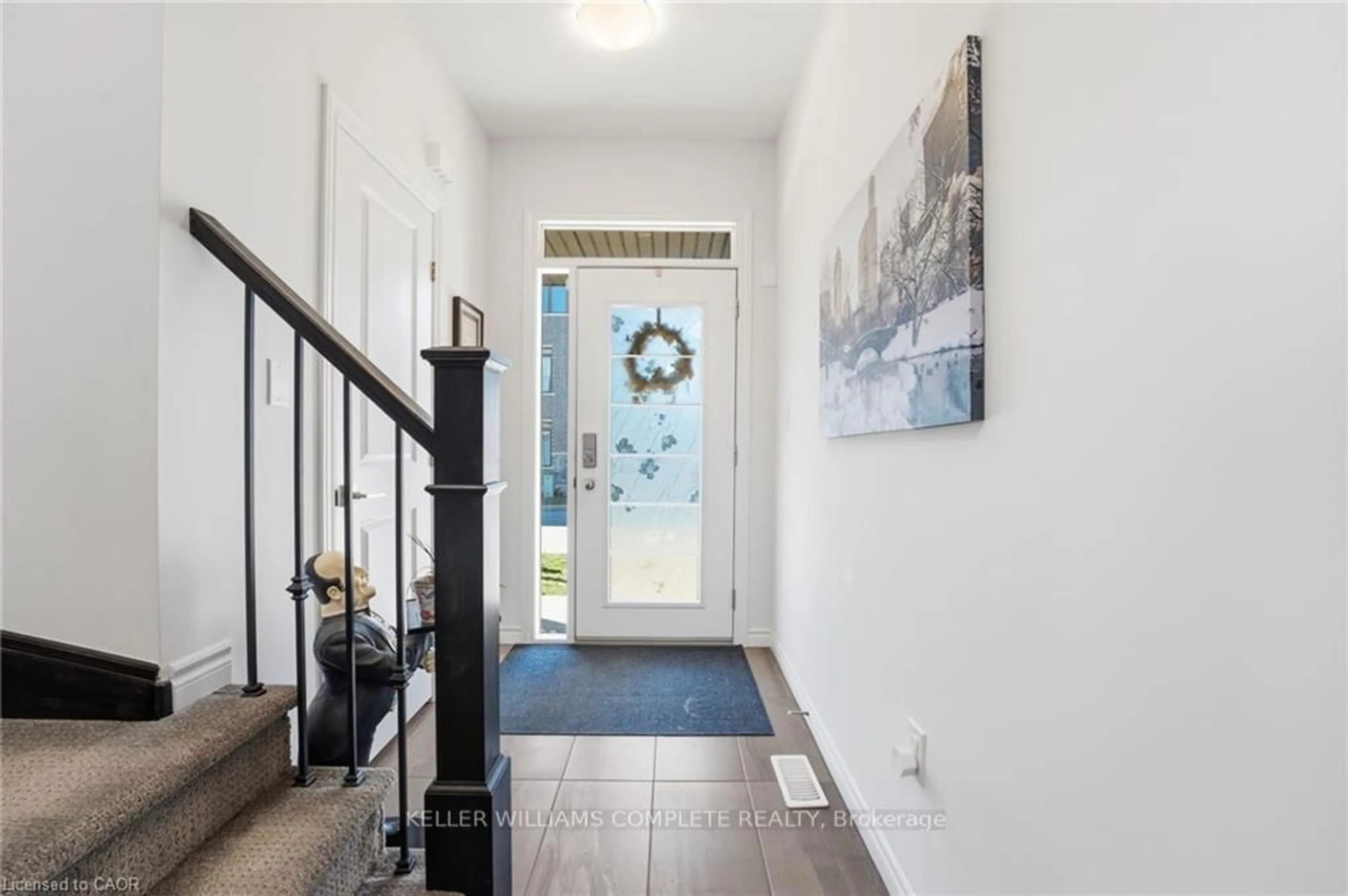 Indoor entryway for 30 TIMES SQUARE Blvd #31, Hamilton Ontario L8J 0L8