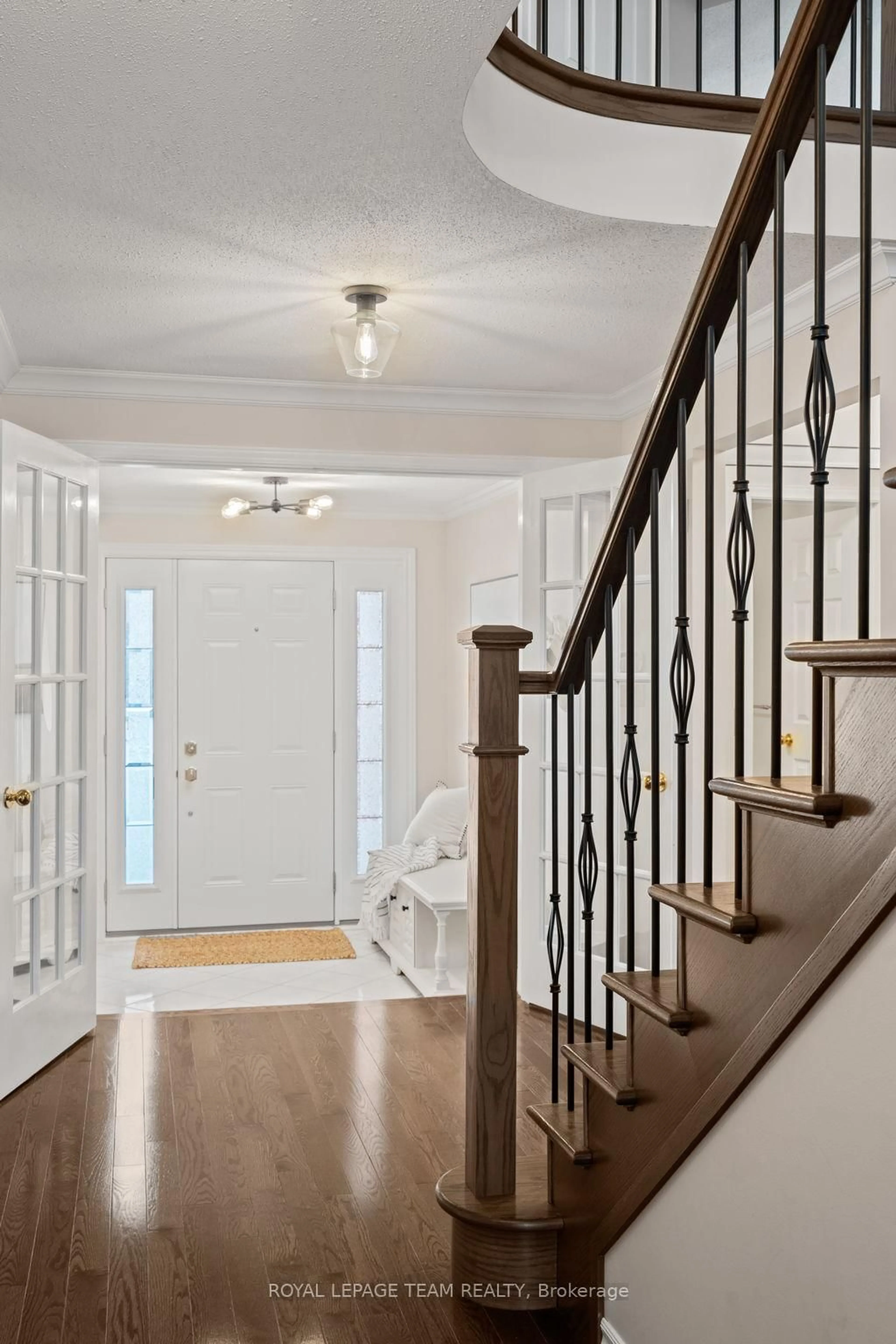 Indoor entryway for 15 Wellfleet Cres, Barrhaven Ontario K2J 2Y3