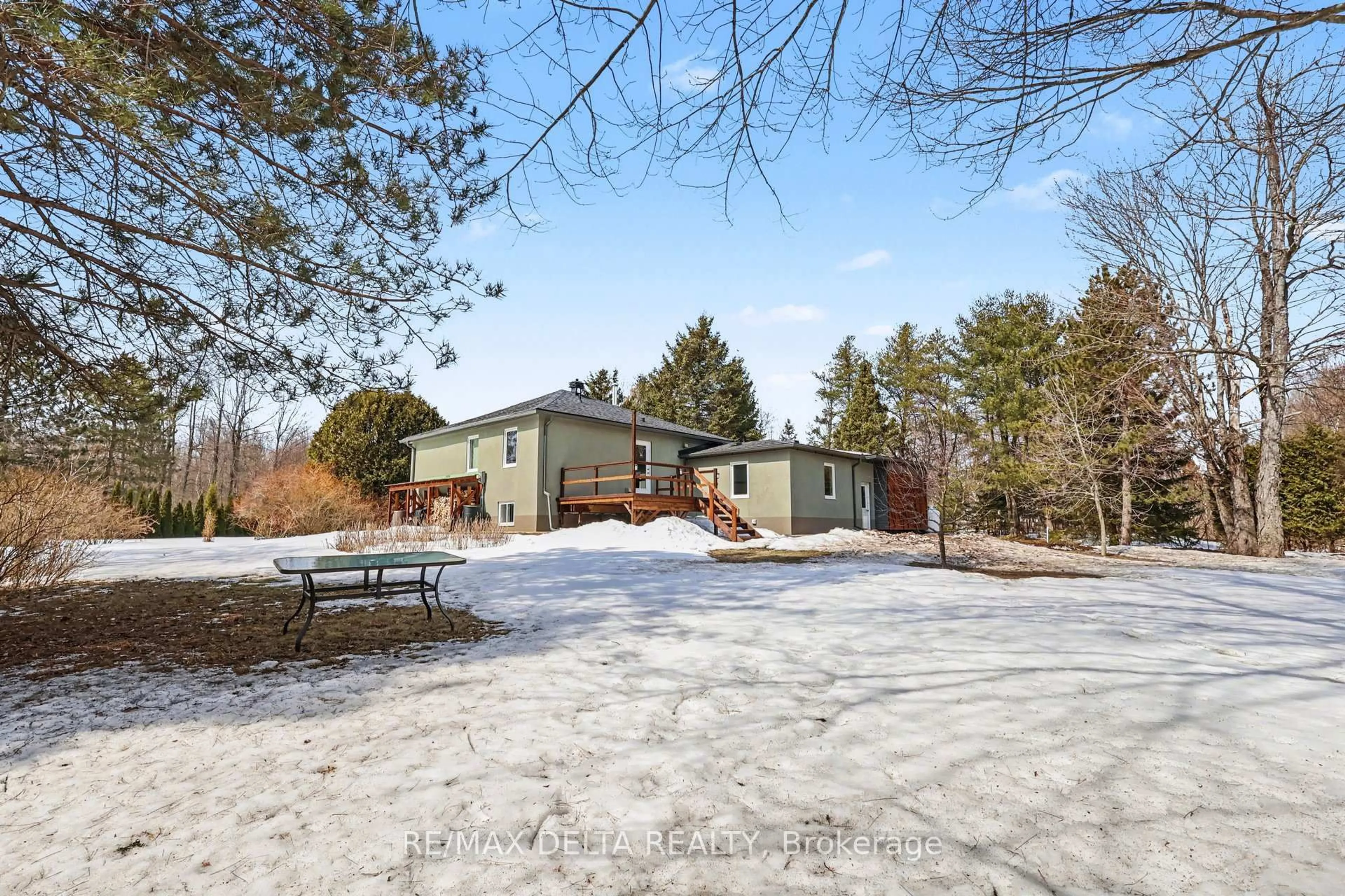 A pic from outside/outdoor area/front of a property/back of a property/a pic from drone, mountain view for 3395 Marcil Rd, Clarence-Rockland Ontario K0A 1E0