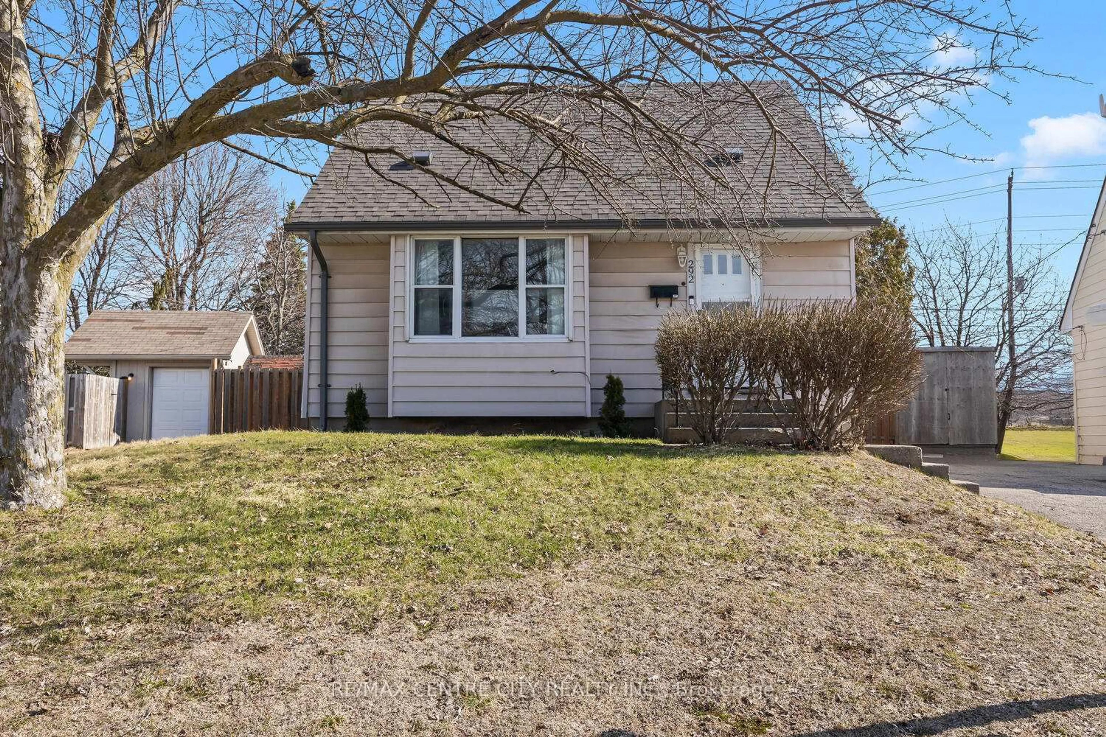 Home with vinyl exterior material, street for 292 Paardeberg Cres, London East Ontario N5Y 1C1