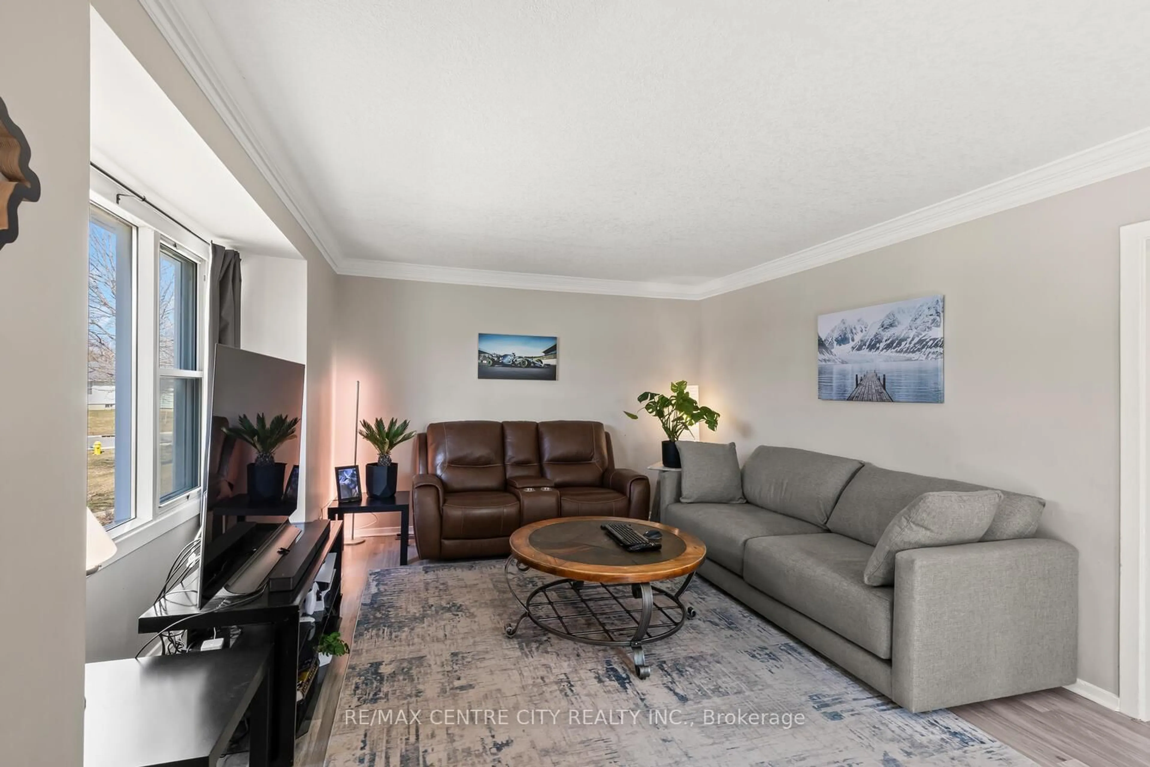 Living room with furniture, unknown for 292 Paardeberg Cres, London East Ontario N5Y 1C1