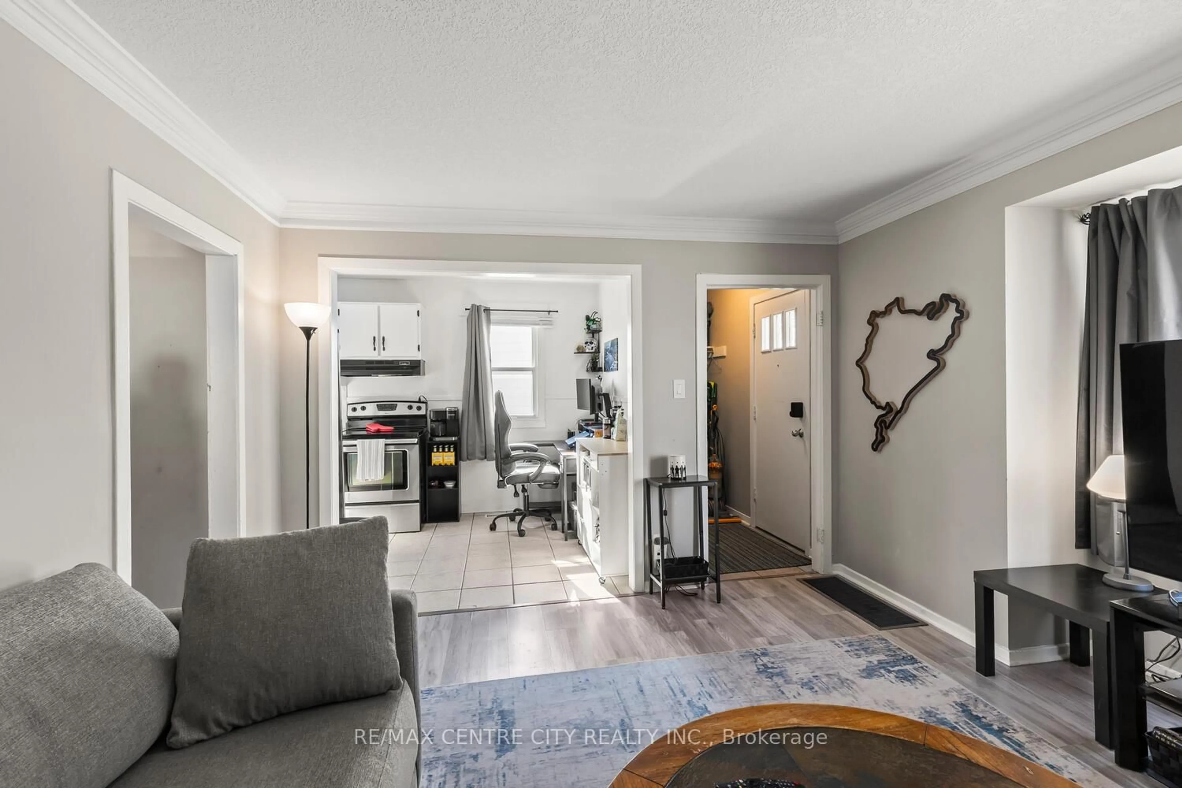 Living room with furniture, unknown for 292 Paardeberg Cres, London East Ontario N5Y 1C1