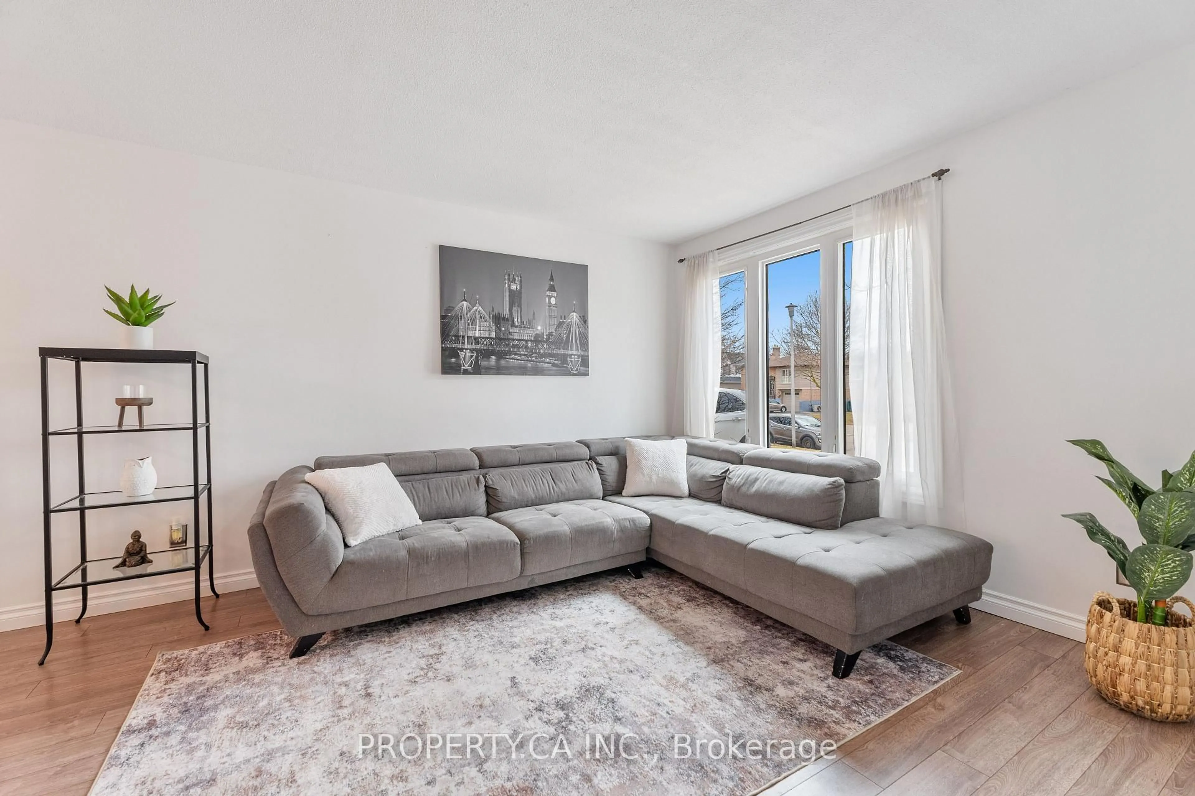 Living room with furniture, unknown for 81 Stirling Macgregor Dr, Cambridge Ontario N1S 4P4