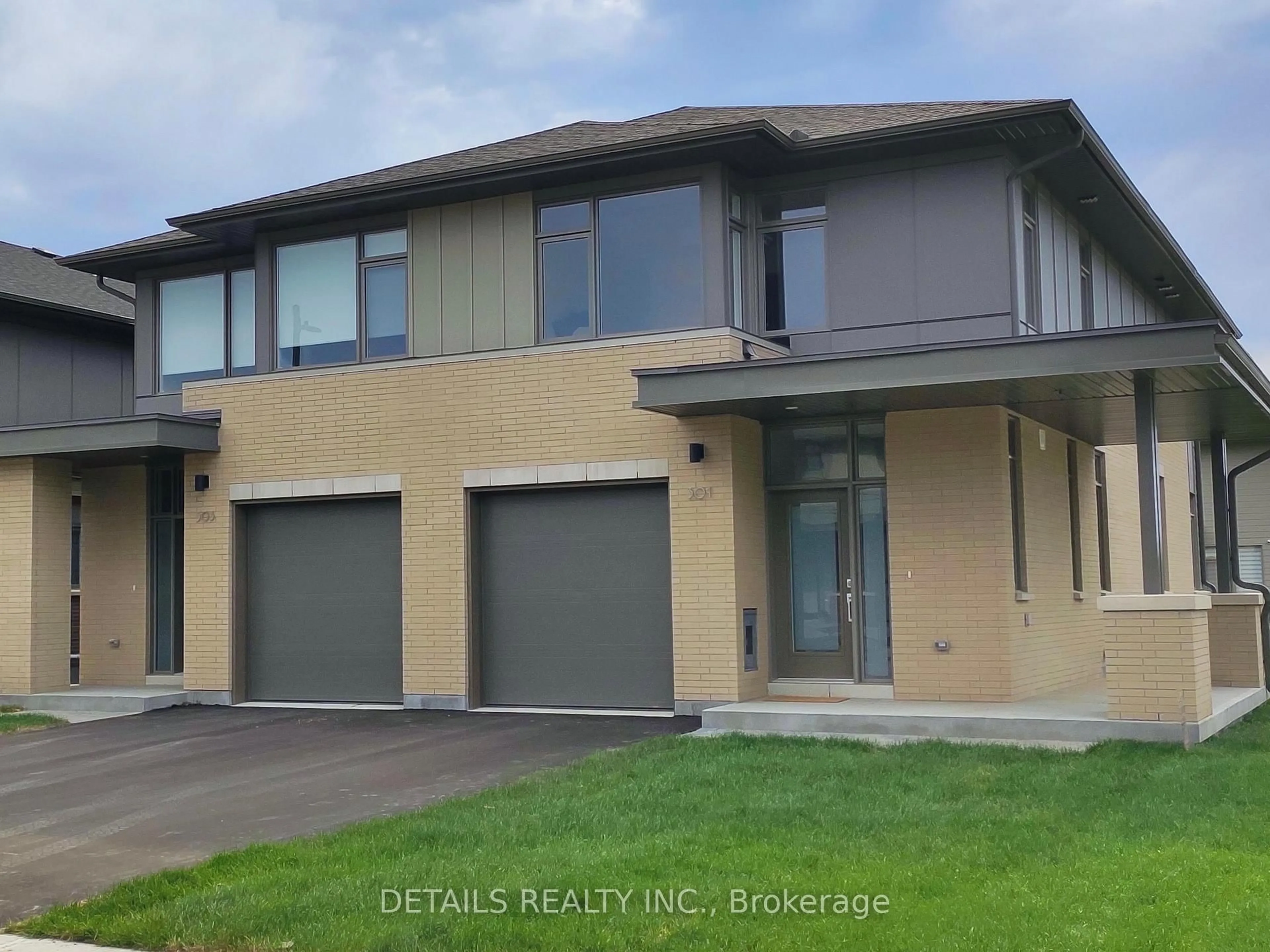 Unknown for 303 Wigwas St, Ottawa Ontario K1K 5A1