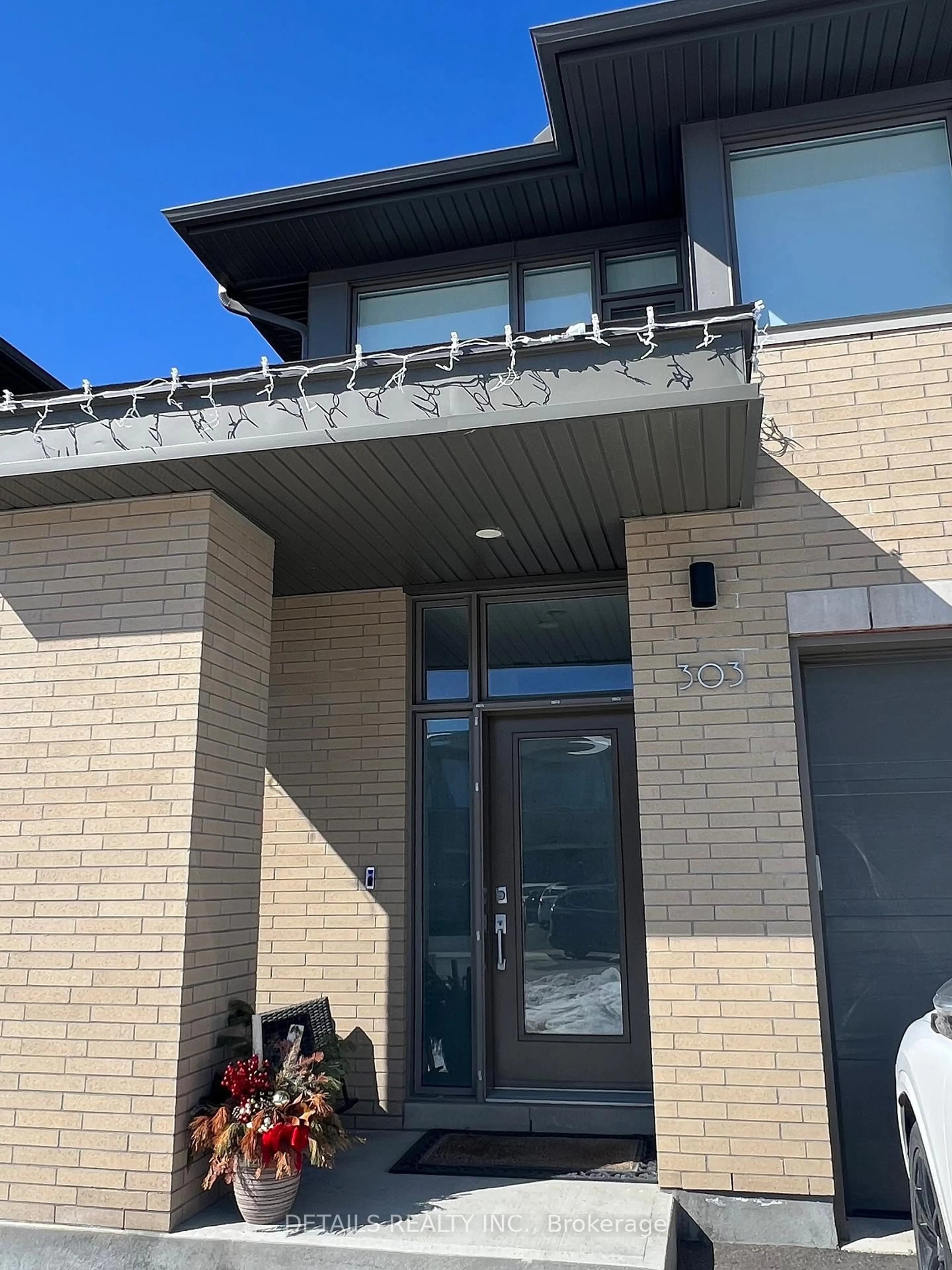 Home with brick exterior material, building for 303 Wigwas St, Ottawa Ontario K1K 5A1