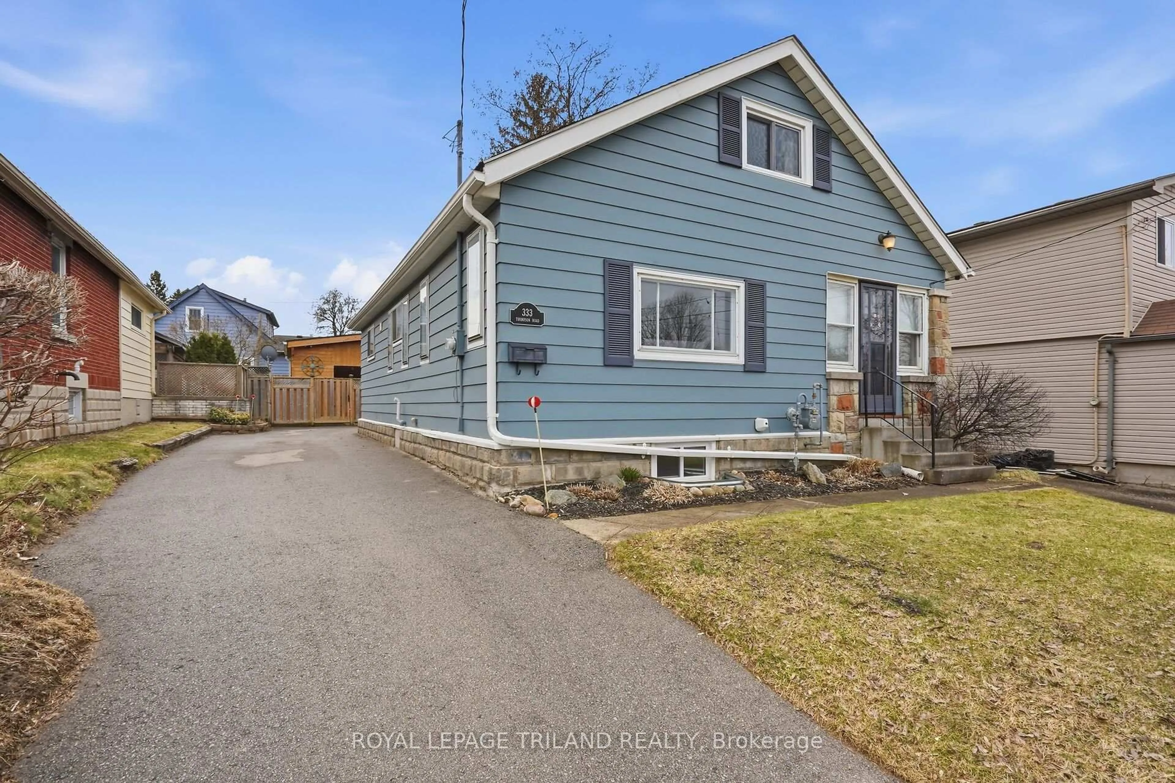 Home with vinyl exterior material, street for 333 Thompson Rd, London South Ontario N5Z 2Z4