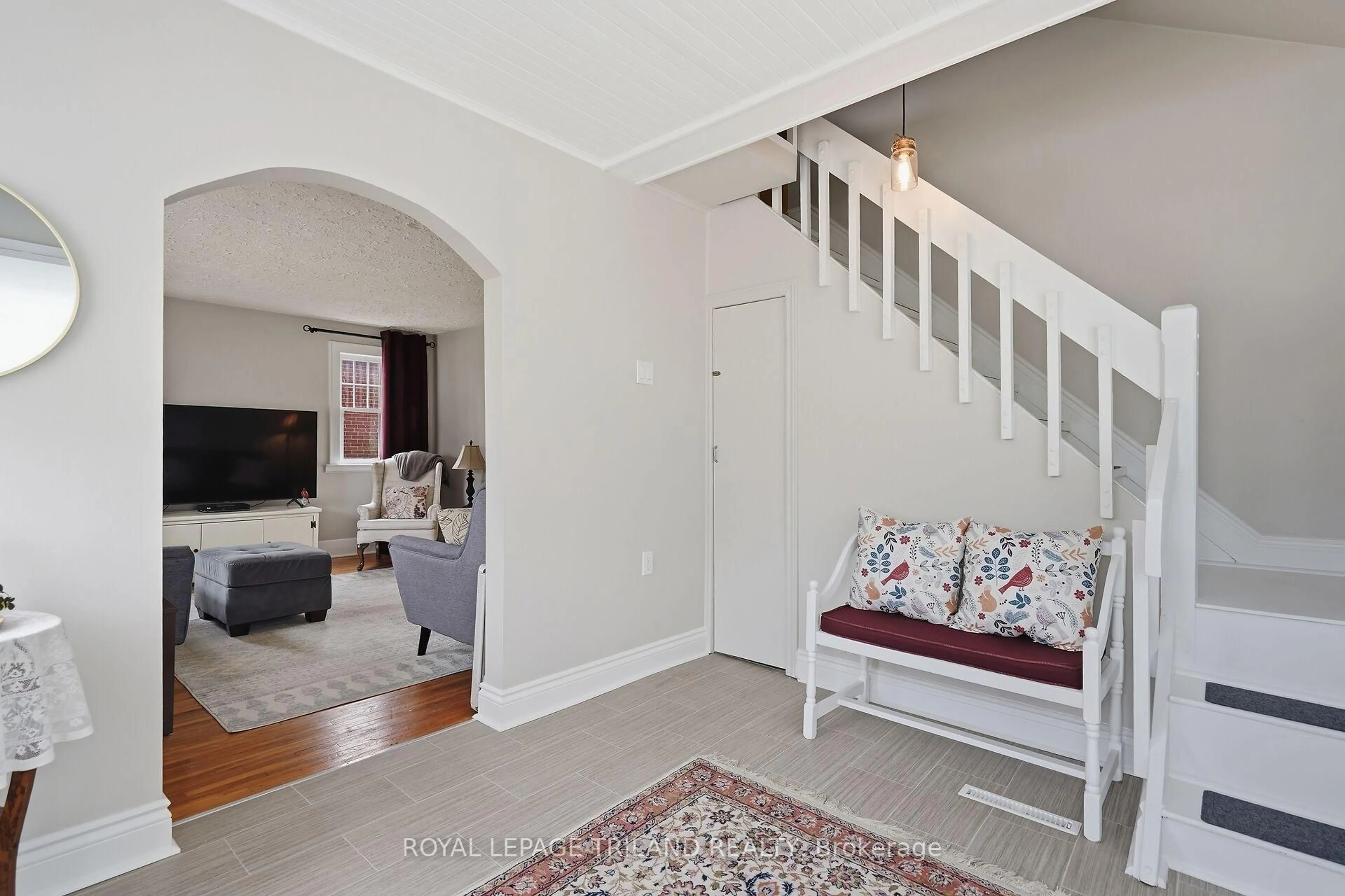 Unknown for 333 Thompson Rd, London South Ontario N5Z 2Z4