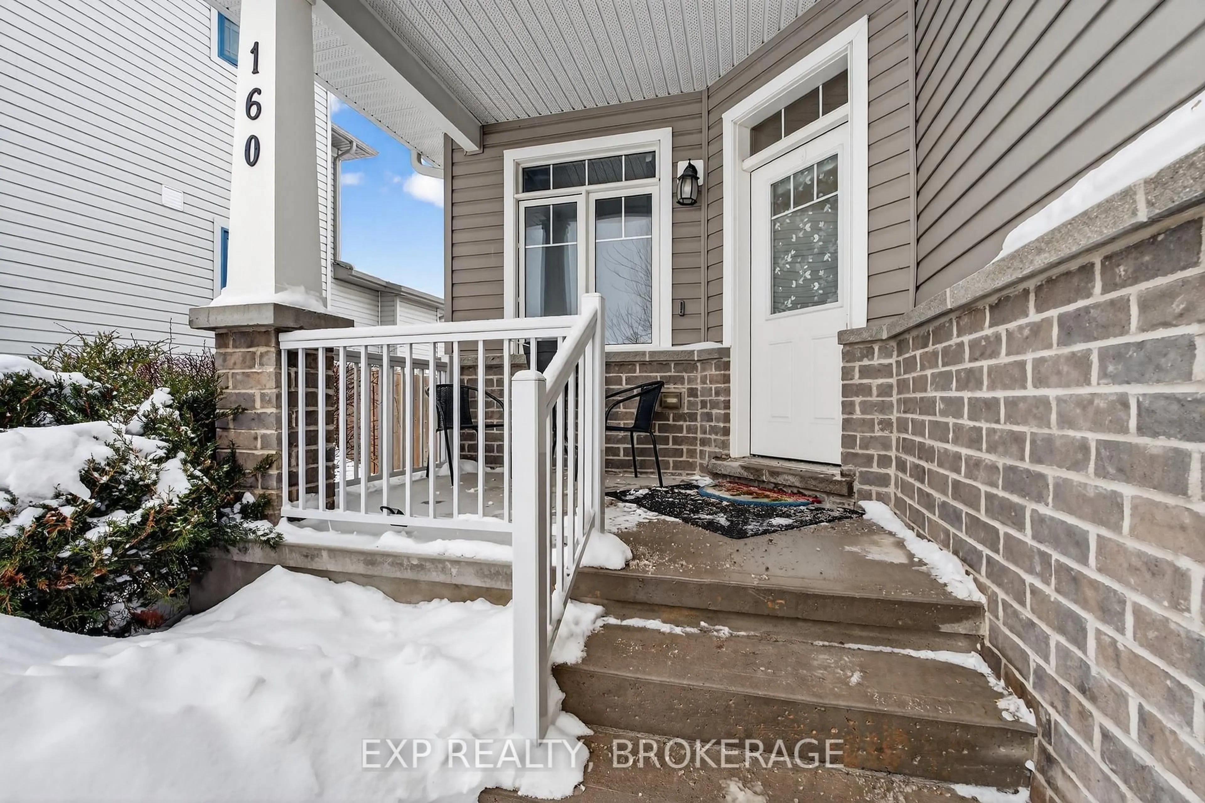 Indoor entryway for 160 MCDONOUGH Cres, Loyalist Ontario K7N 0B3