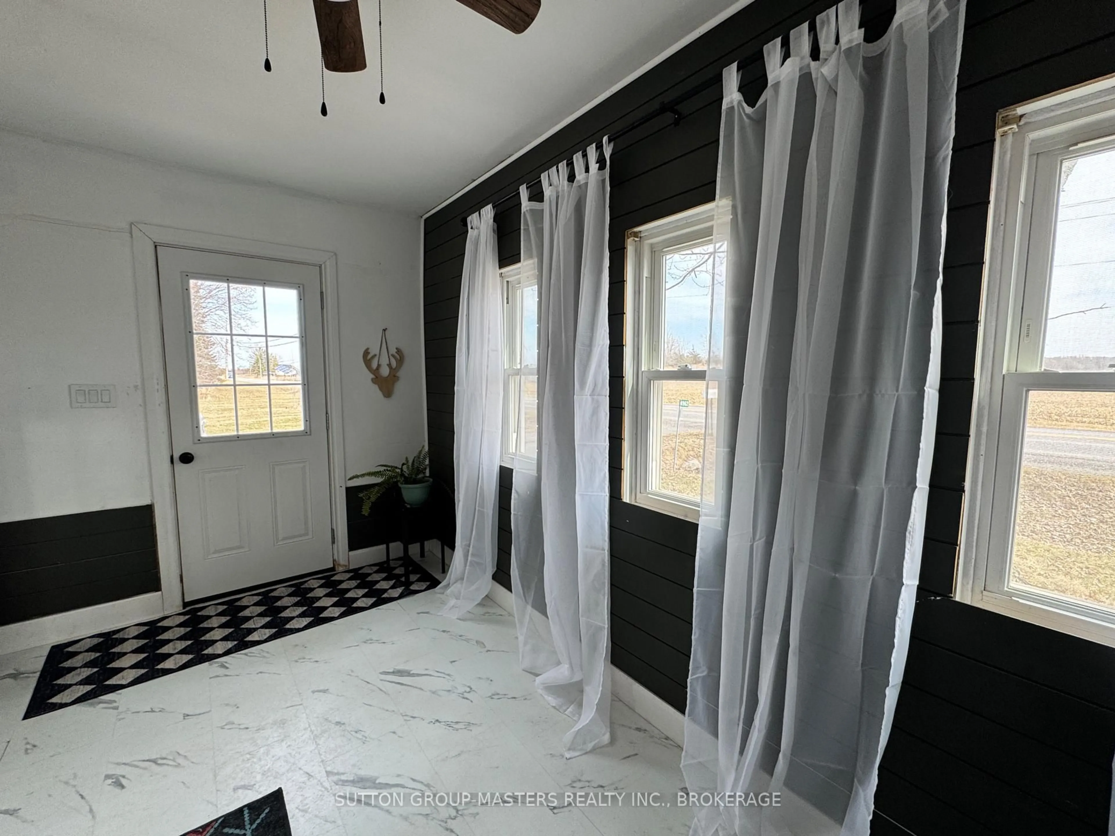 Indoor entryway for 4962 County Rd 8 Rd, Napanee Ontario K7R 3K7