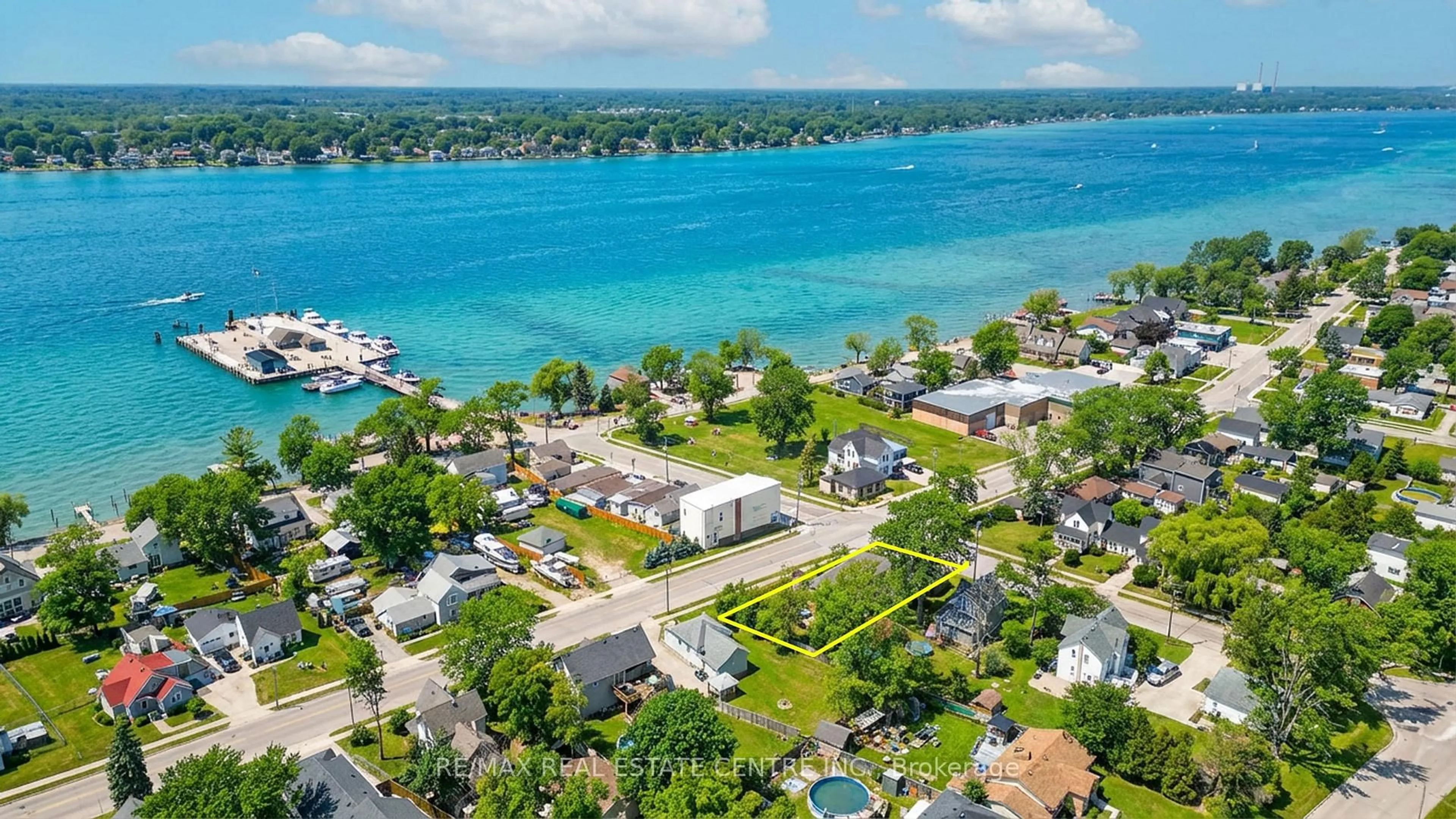 A pic from outside/outdoor area/front of a property/back of a property/a pic from drone, water/lake/river/ocean view for 159 King St, St. Clair Ontario N0P 2H0