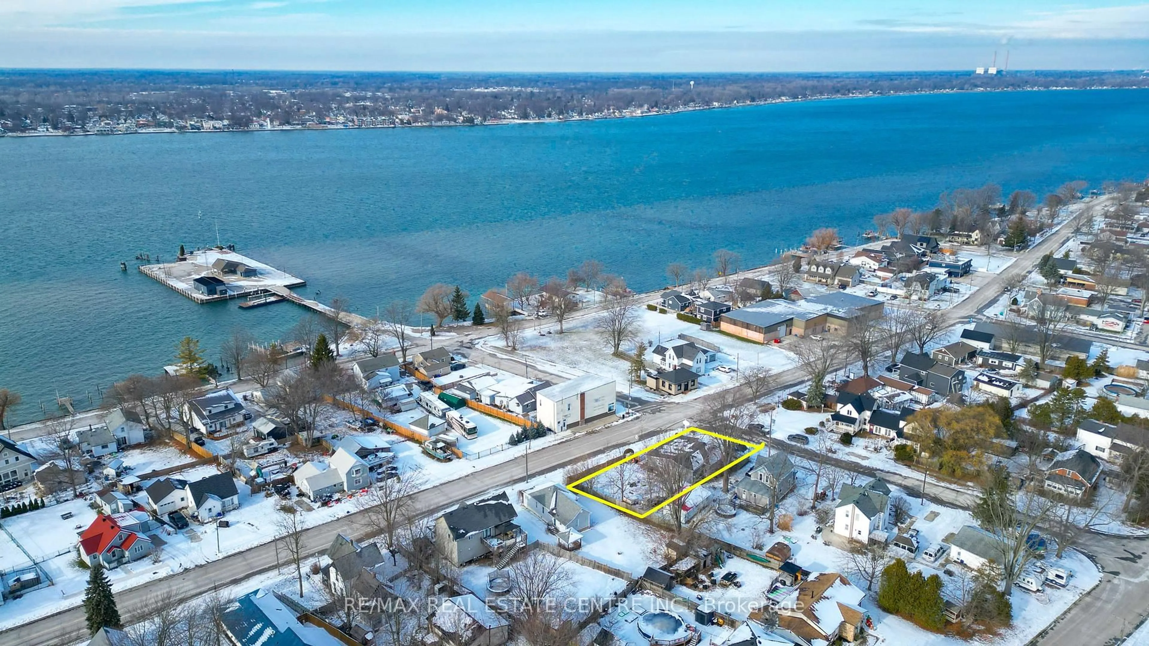 A pic from outside/outdoor area/front of a property/back of a property/a pic from drone, water/lake/river/ocean view for 159 King St, St. Clair Ontario N0P 2H0