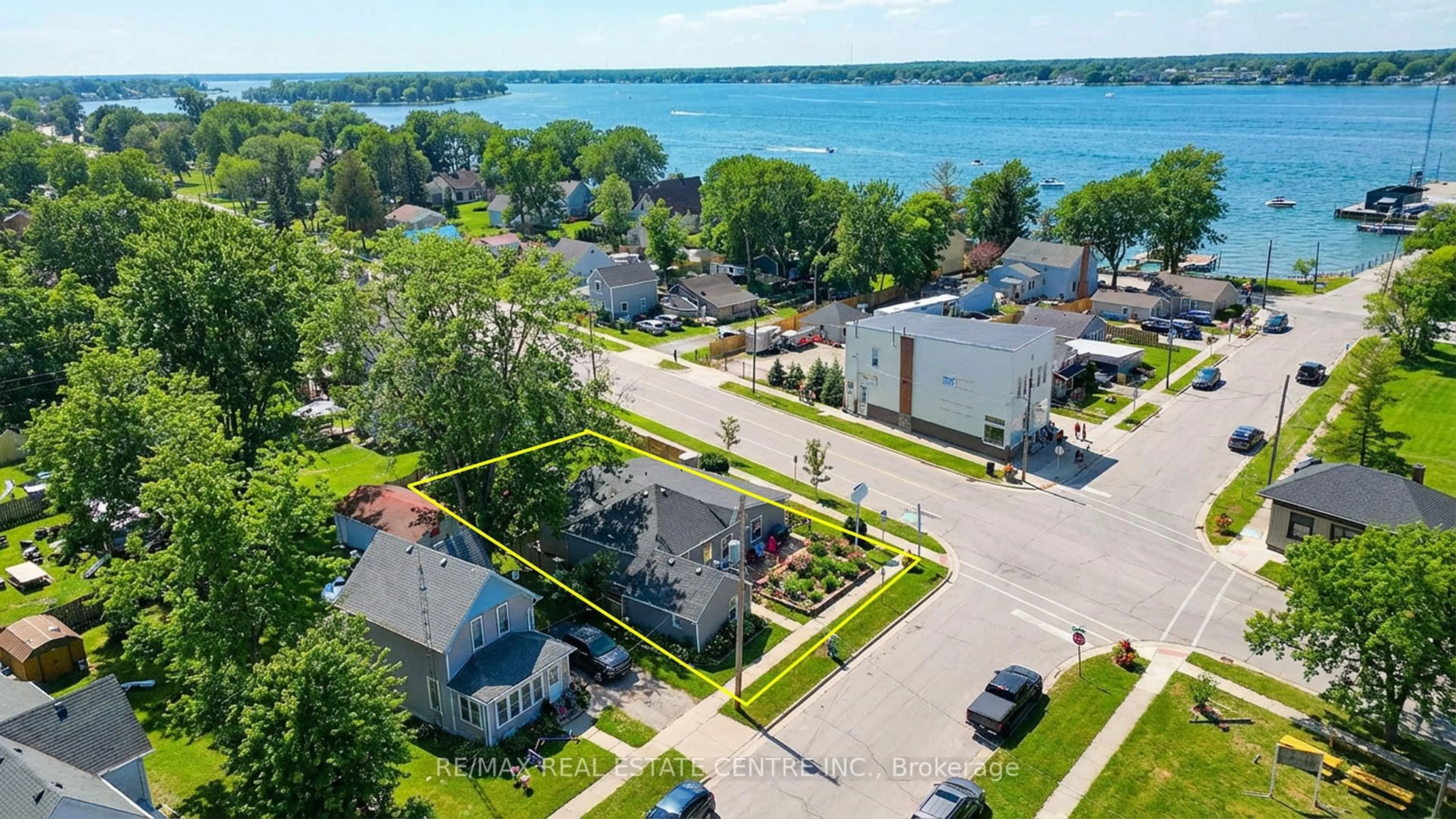 A pic from outside/outdoor area/front of a property/back of a property/a pic from drone, water/lake/river/ocean view for 159 King St, St. Clair Ontario N0P 2H0