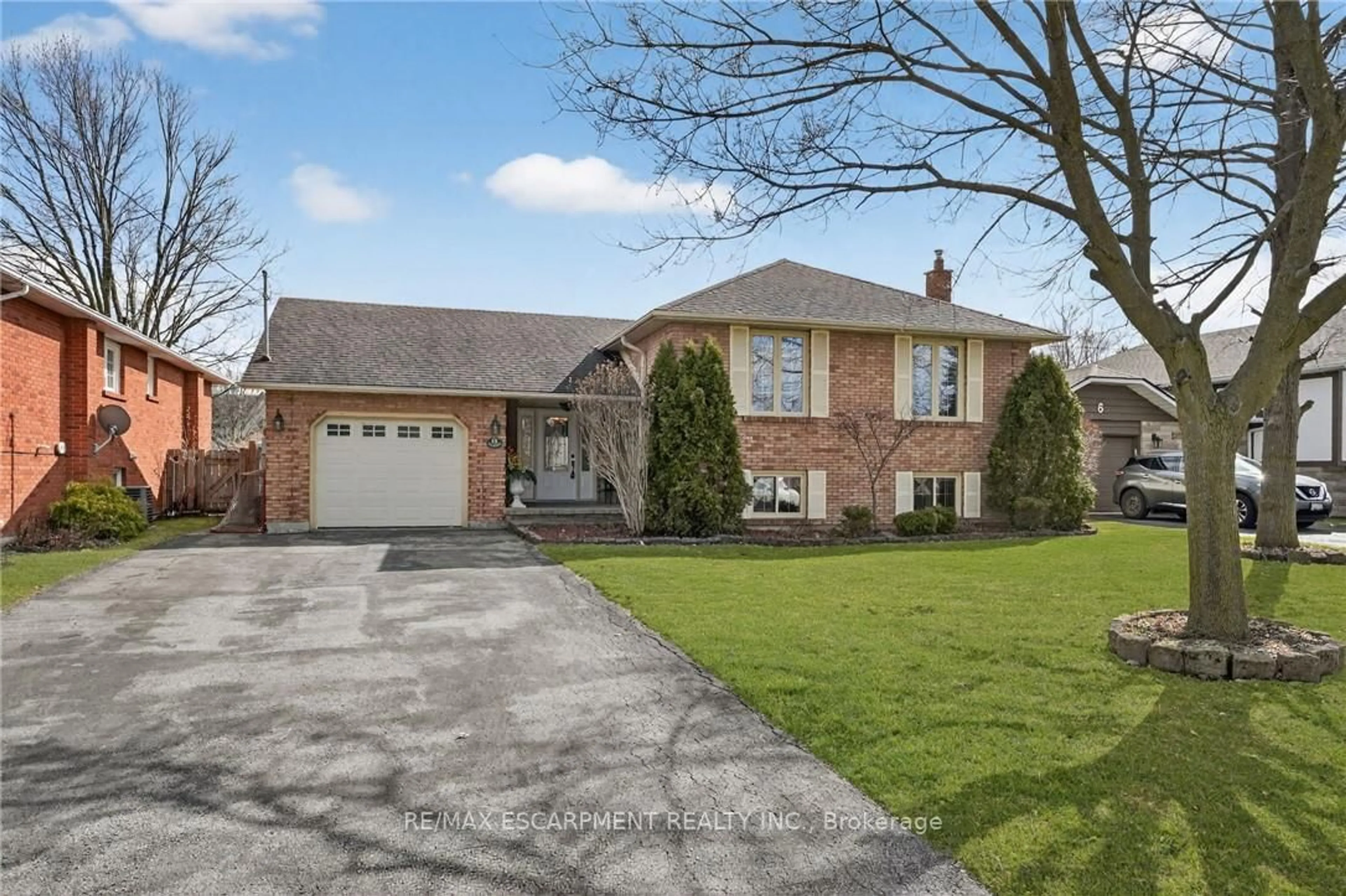 Home with brick exterior material, street for 8 Killins St, West Lincoln Ontario L0R 2A0