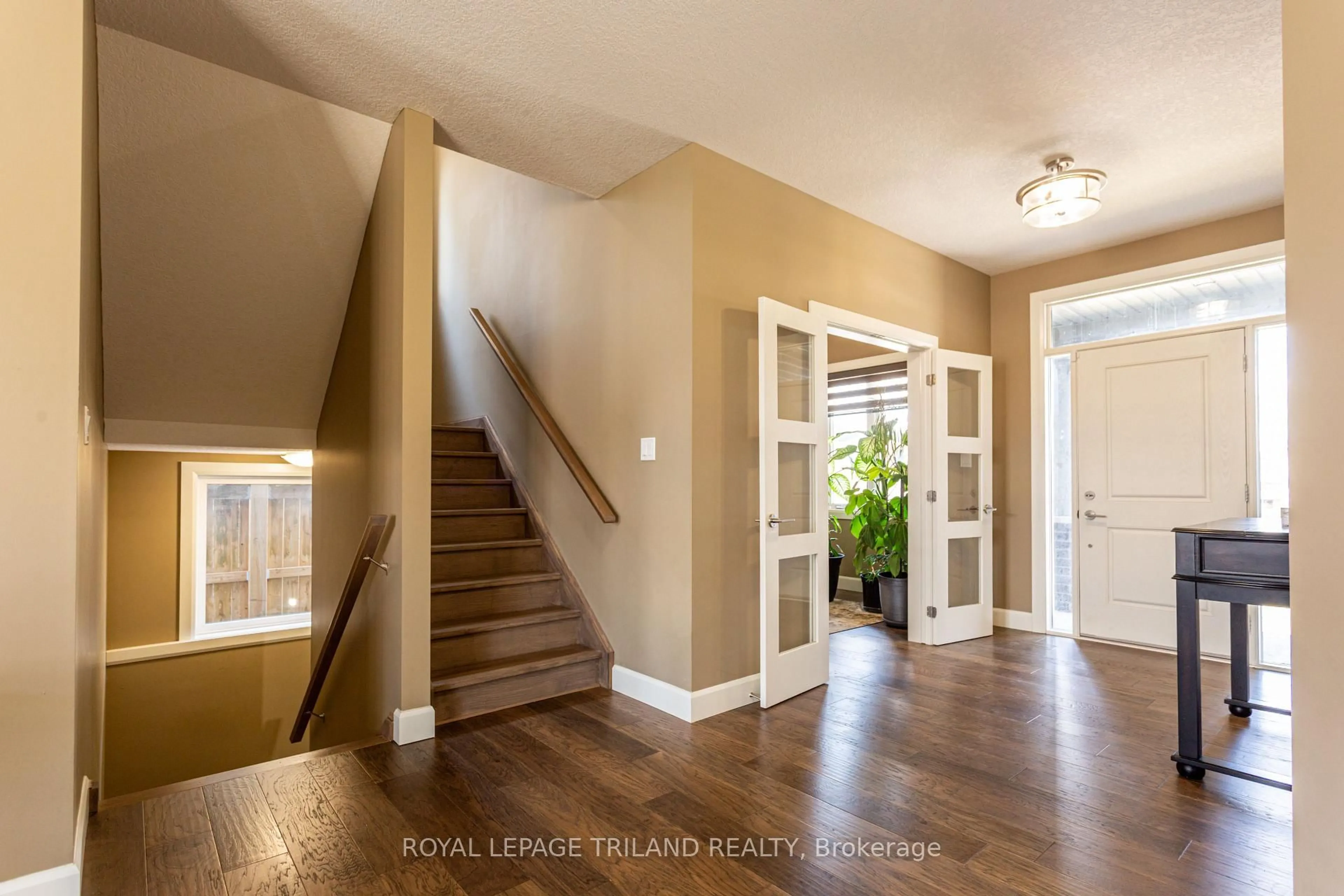 Indoor entryway for 253 Boardwalk Way, Thames Centre Ontario N0L 1G2