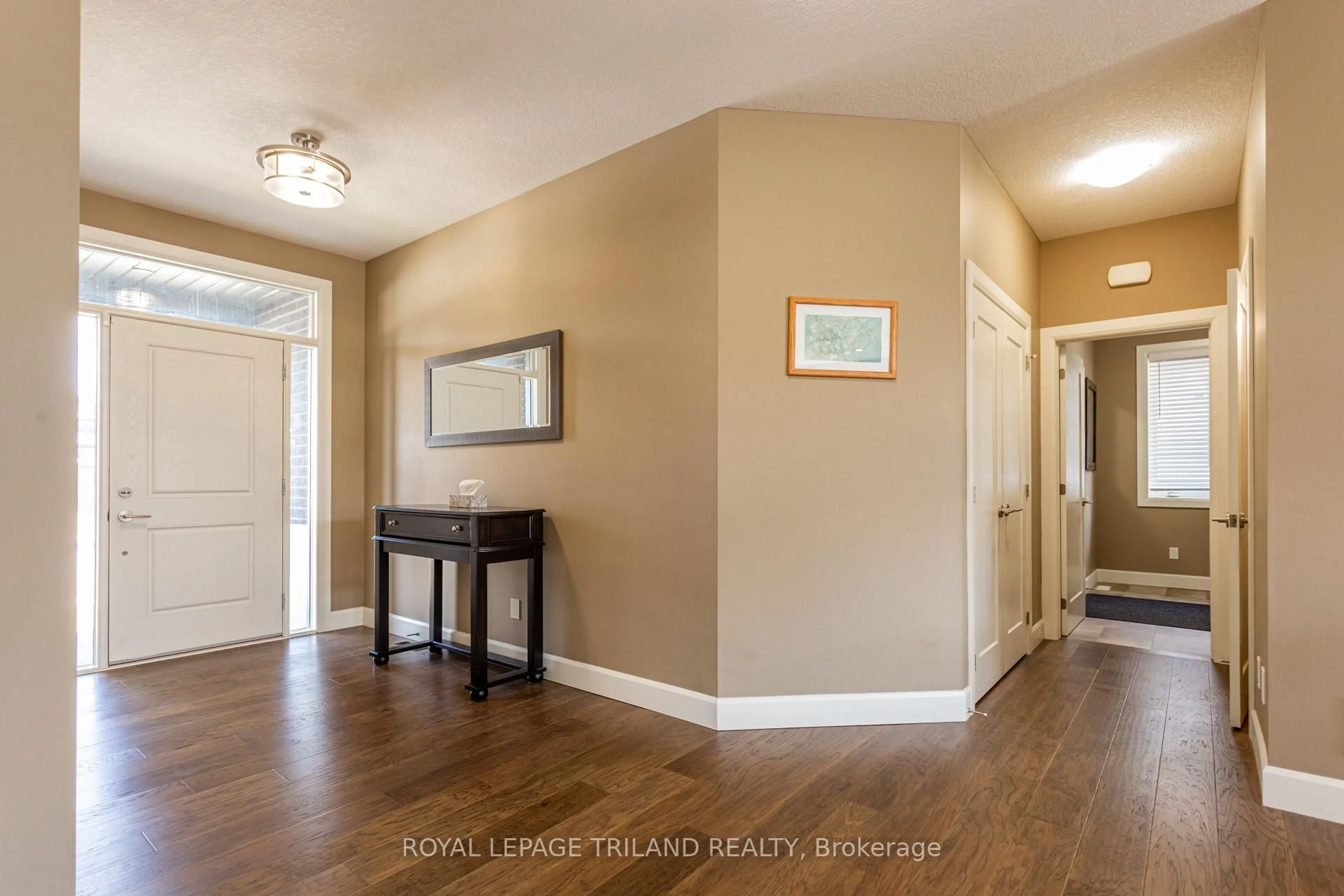 Indoor entryway for 253 Boardwalk Way, Thames Centre Ontario N0L 1G2