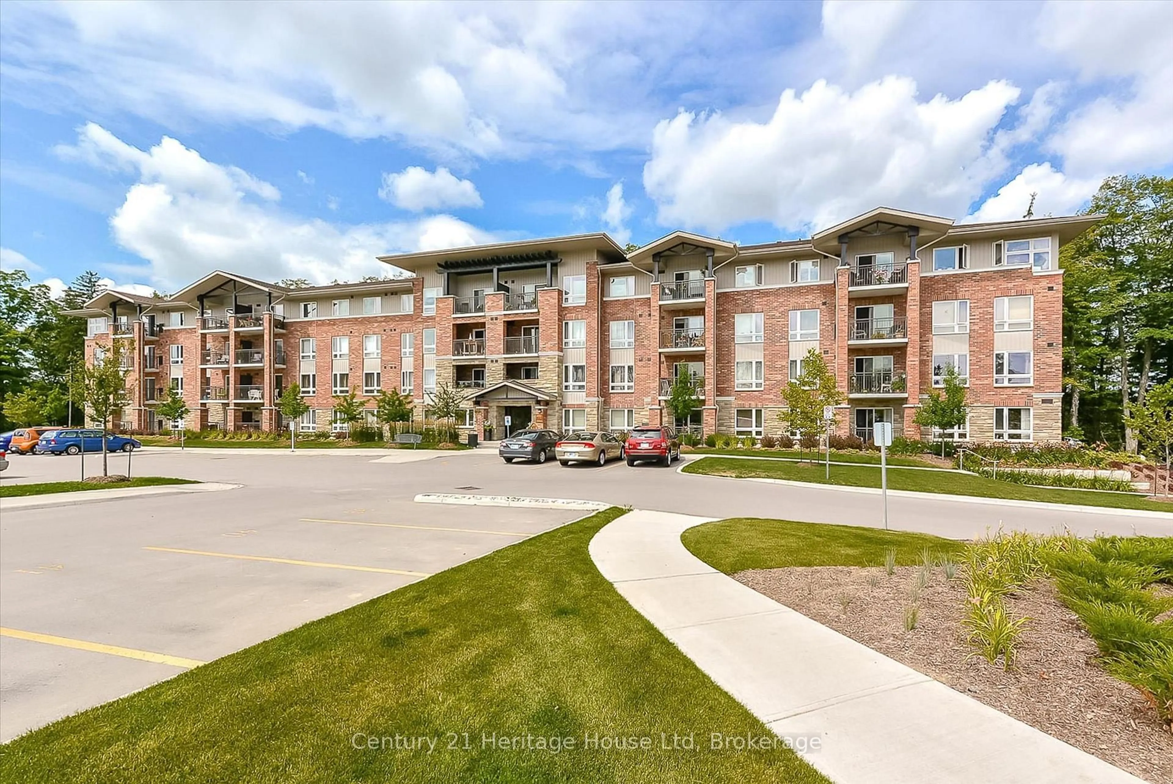 A pic from outside/outdoor area/front of a property/back of a property/a pic from drone, building for 625 St David St #210, Centre Wellington Ontario N1M 0A8