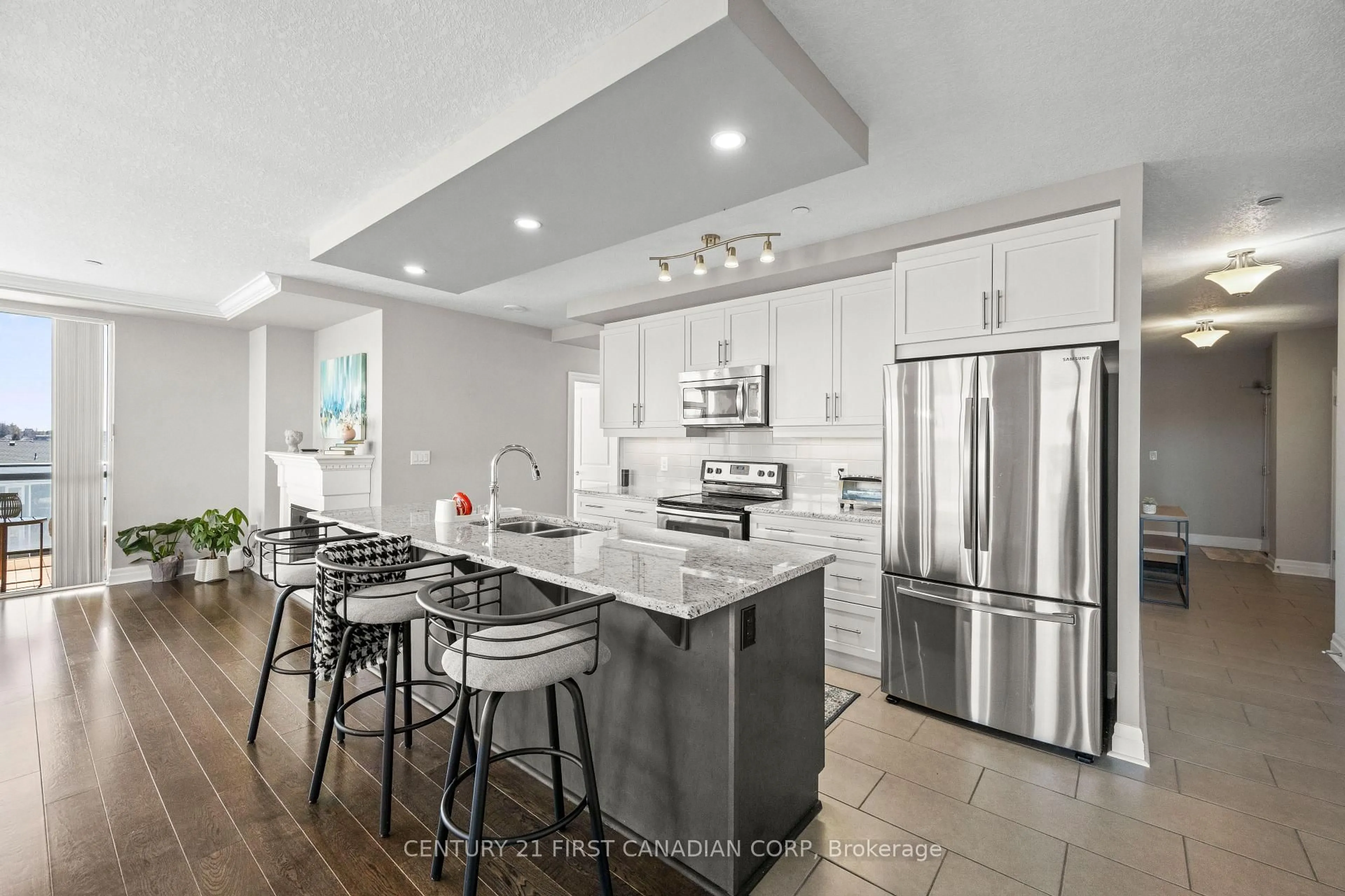 Open concept kitchen, ceramic/tile floor for 240 Villagewalk Blvd #605, London North Ontario N6G 0P6