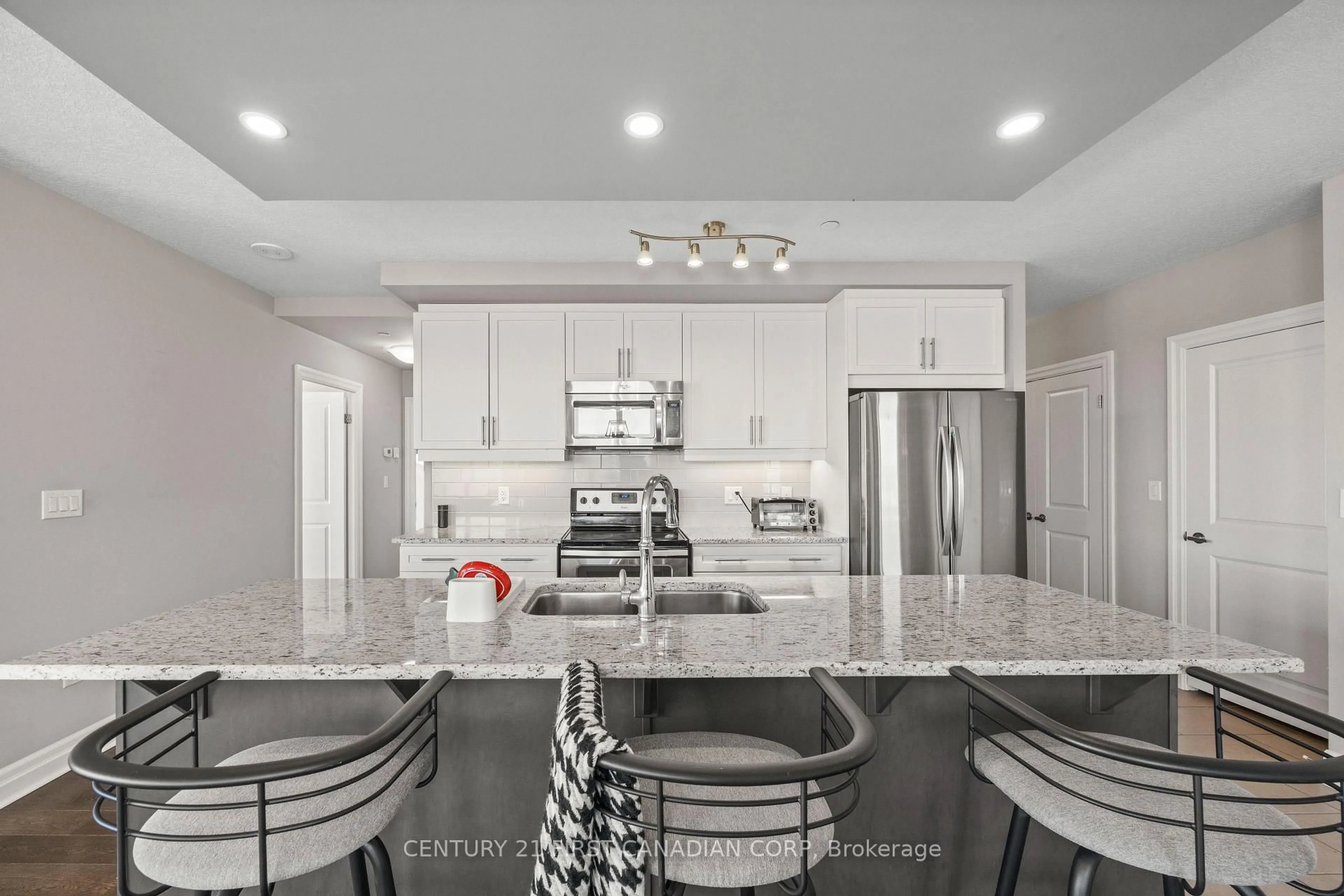 Contemporary kitchen, ceramic/tile floor for 240 Villagewalk Blvd #605, London North Ontario N6G 0P6