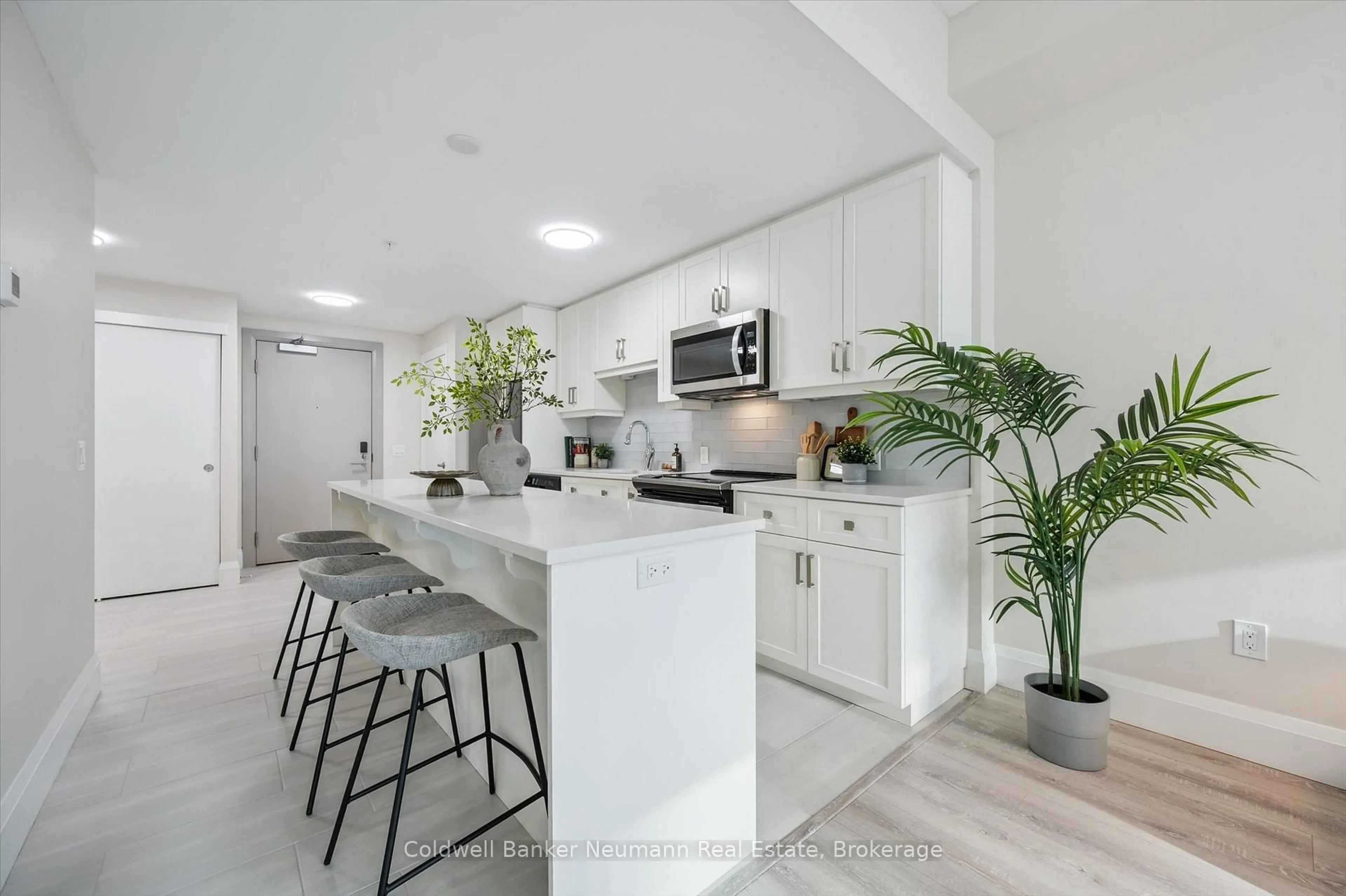 Open concept kitchen, ceramic/tile floor for 73 Arthur St #514, Guelph Ontario N1E 0S6