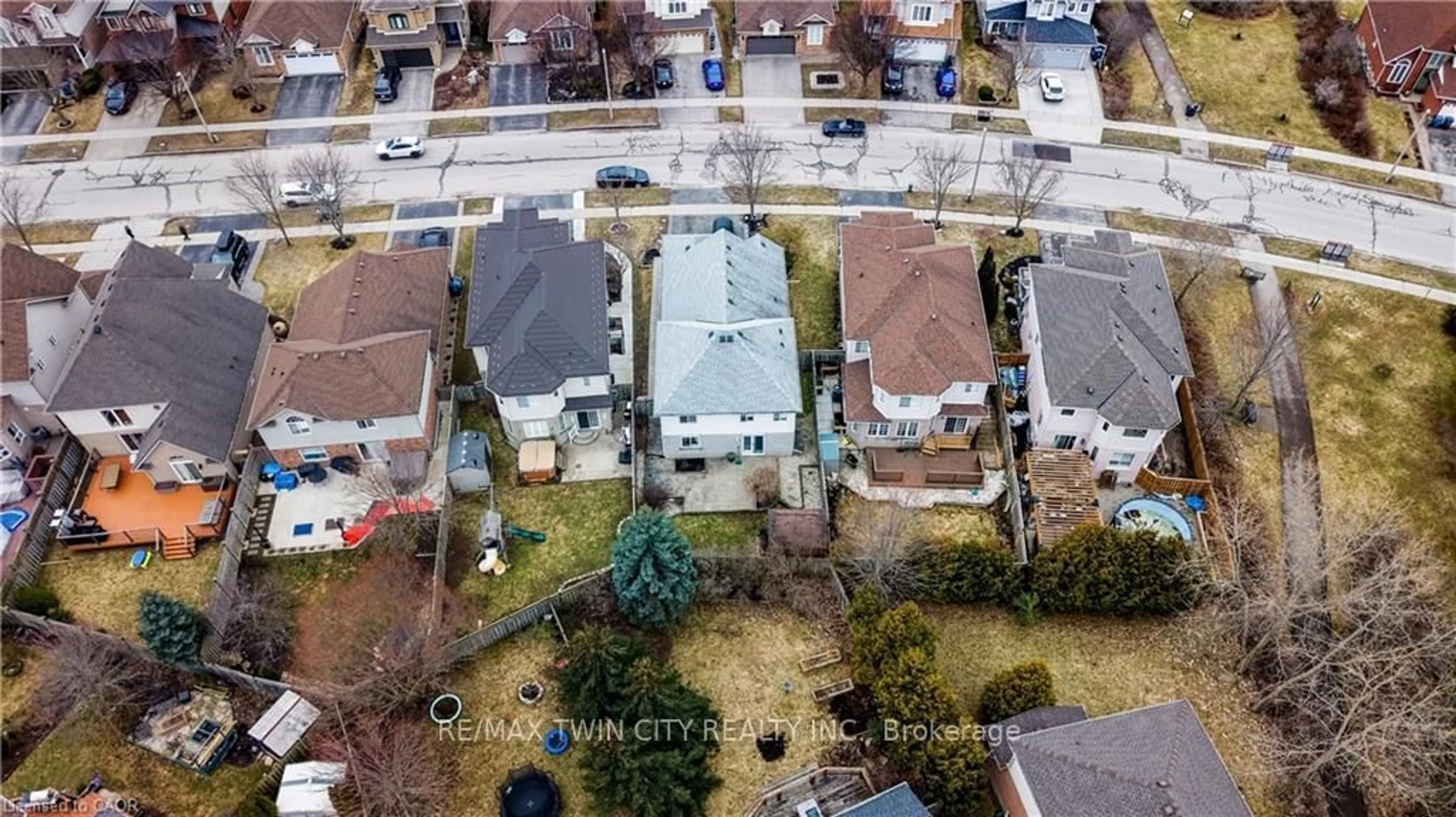 A pic from outside/outdoor area/front of a property/back of a property/a pic from drone, street for 161 FARLEY Dr, Guelph Ontario N1L 1L7