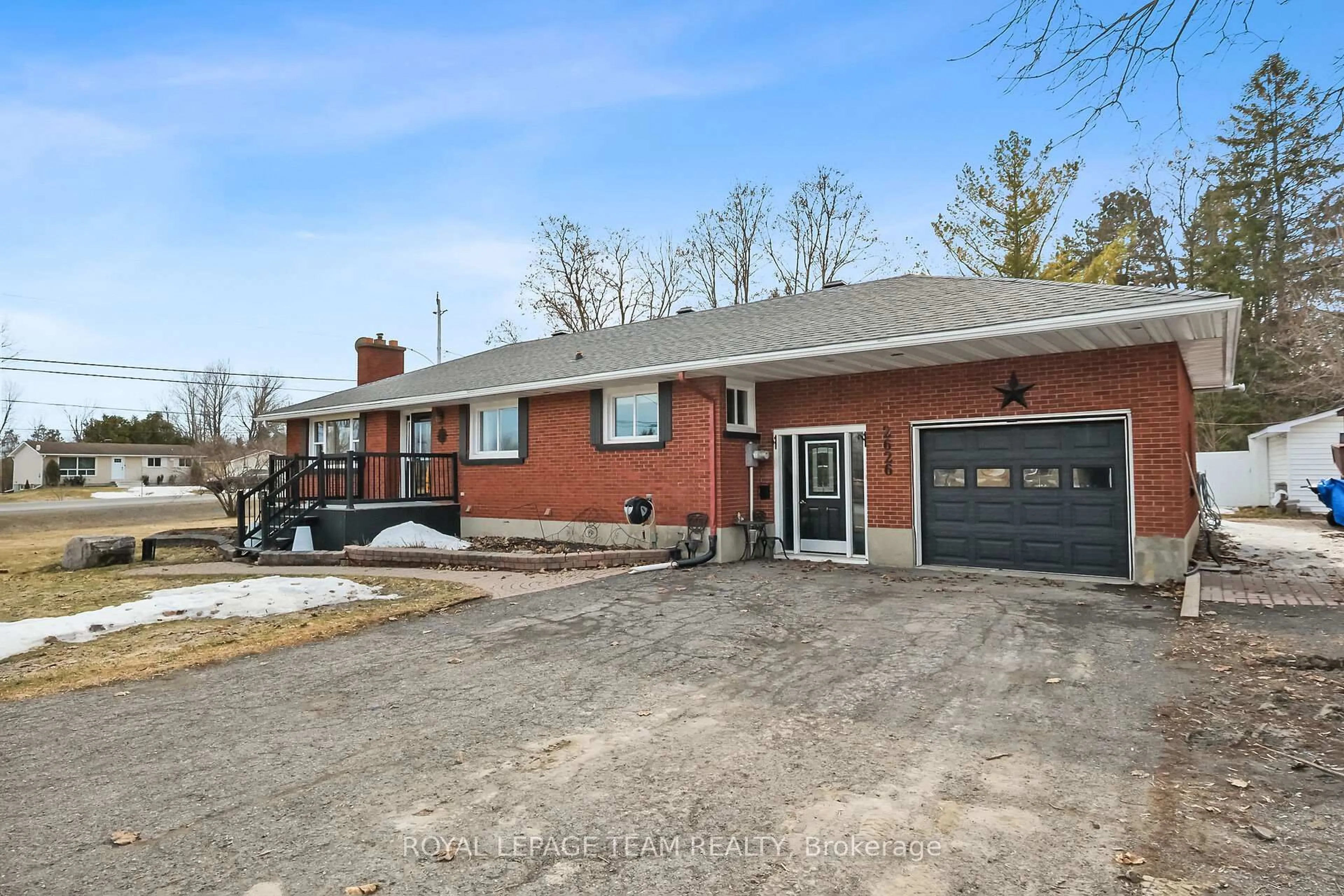 Home with brick exterior material, street for 2626 Brentwood Ave, Metcalfe Ontario K0A 2P0