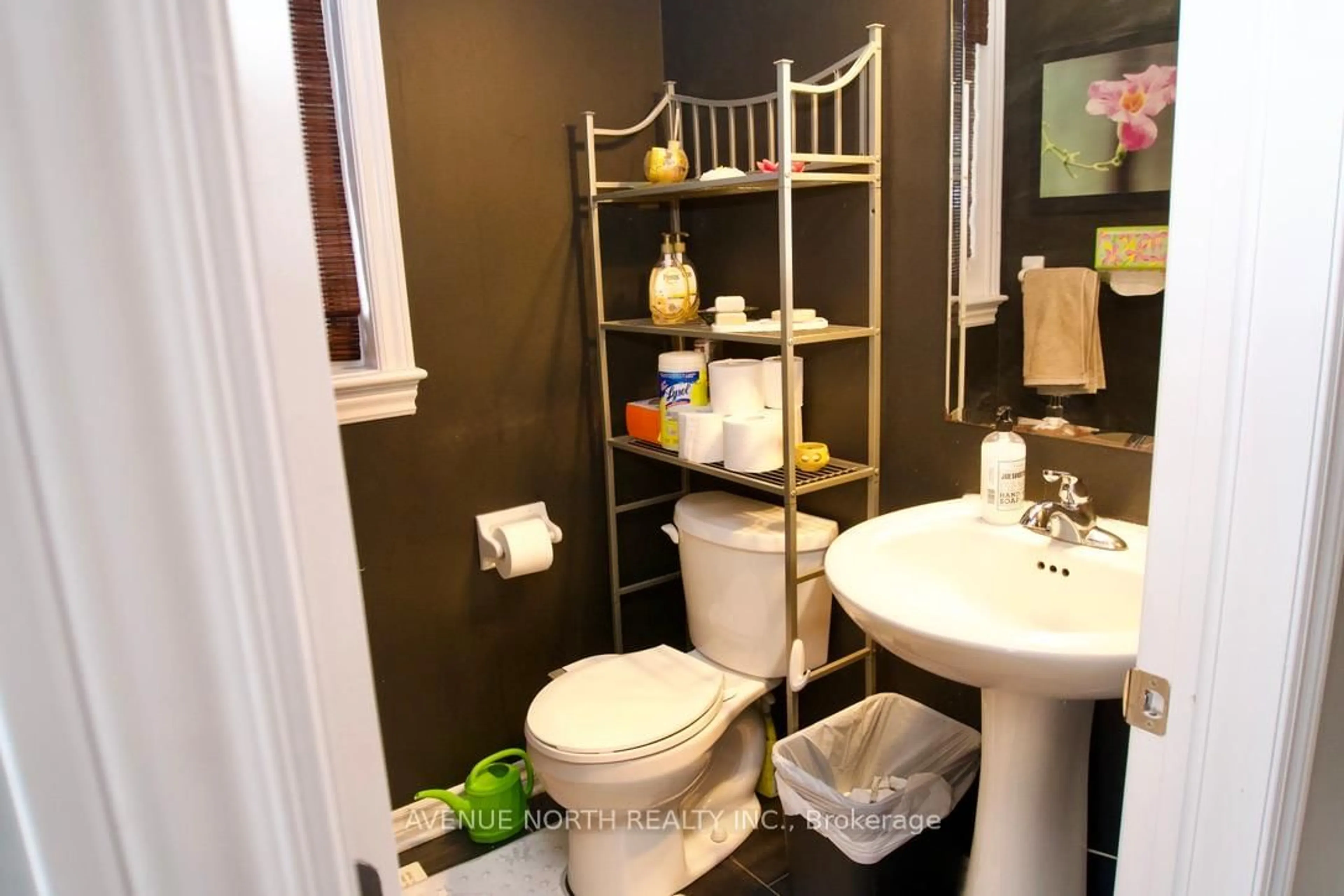 Standard bathroom, ceramic/tile floor for 513 Egret Way, Ottawa Ontario K2C 3H2