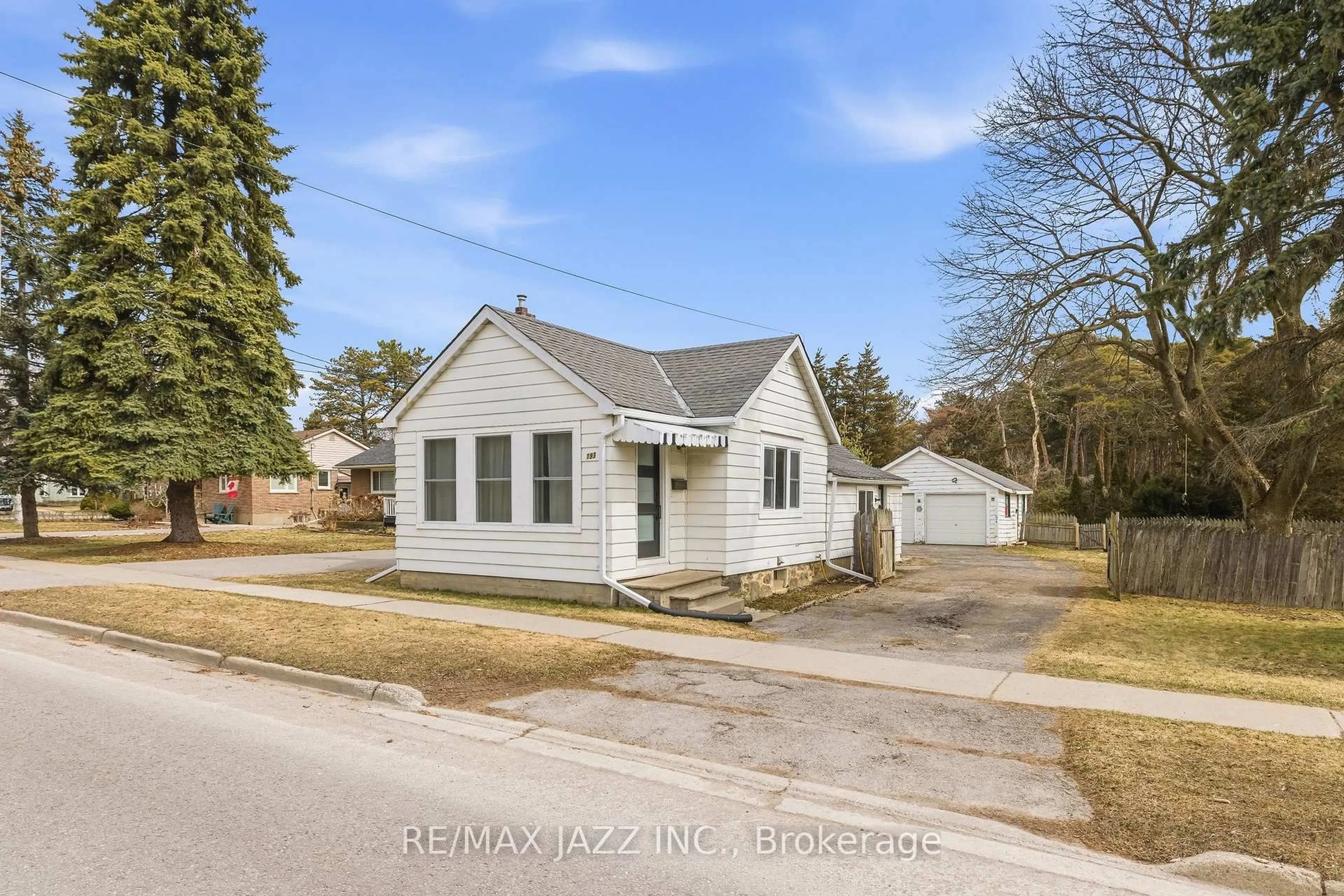 A pic from outside/outdoor area/front of a property/back of a property/a pic from drone, street for 193 Victoria St, Port Hope Ontario L1A 3N2