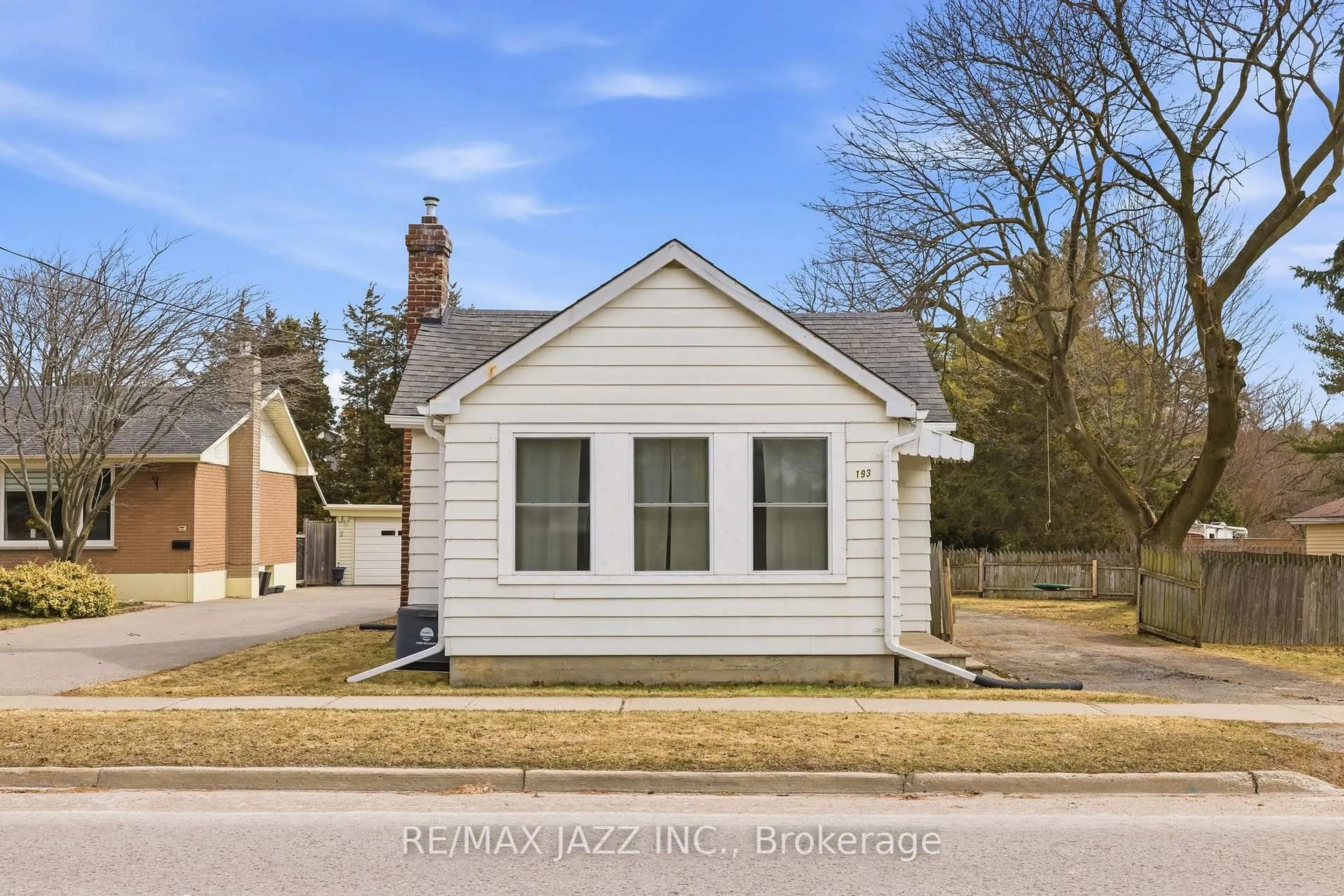 Home with vinyl exterior material, street for 193 Victoria St, Port Hope Ontario L1A 3N2