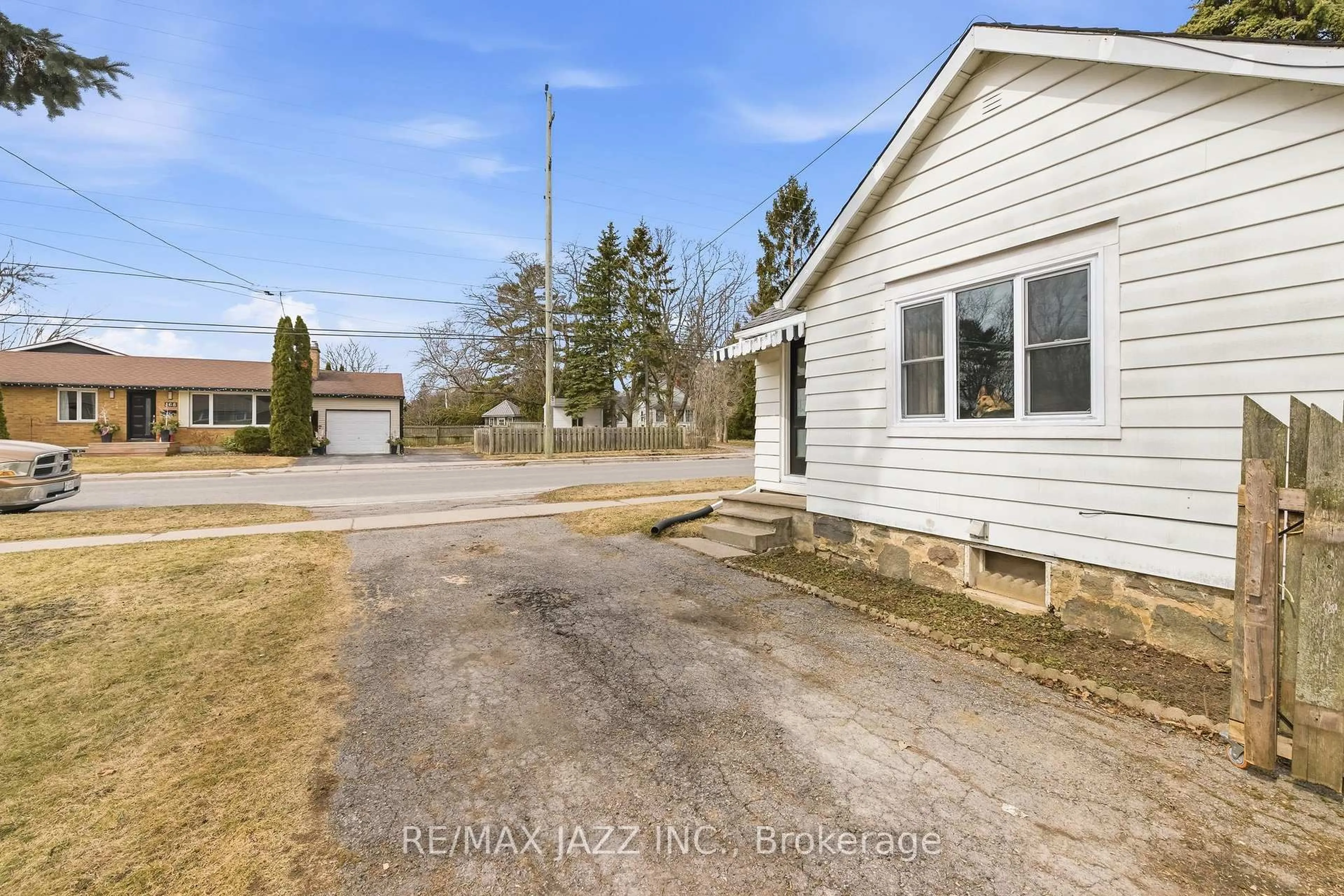 A pic from outside/outdoor area/front of a property/back of a property/a pic from drone, street for 193 Victoria St, Port Hope Ontario L1A 3N2