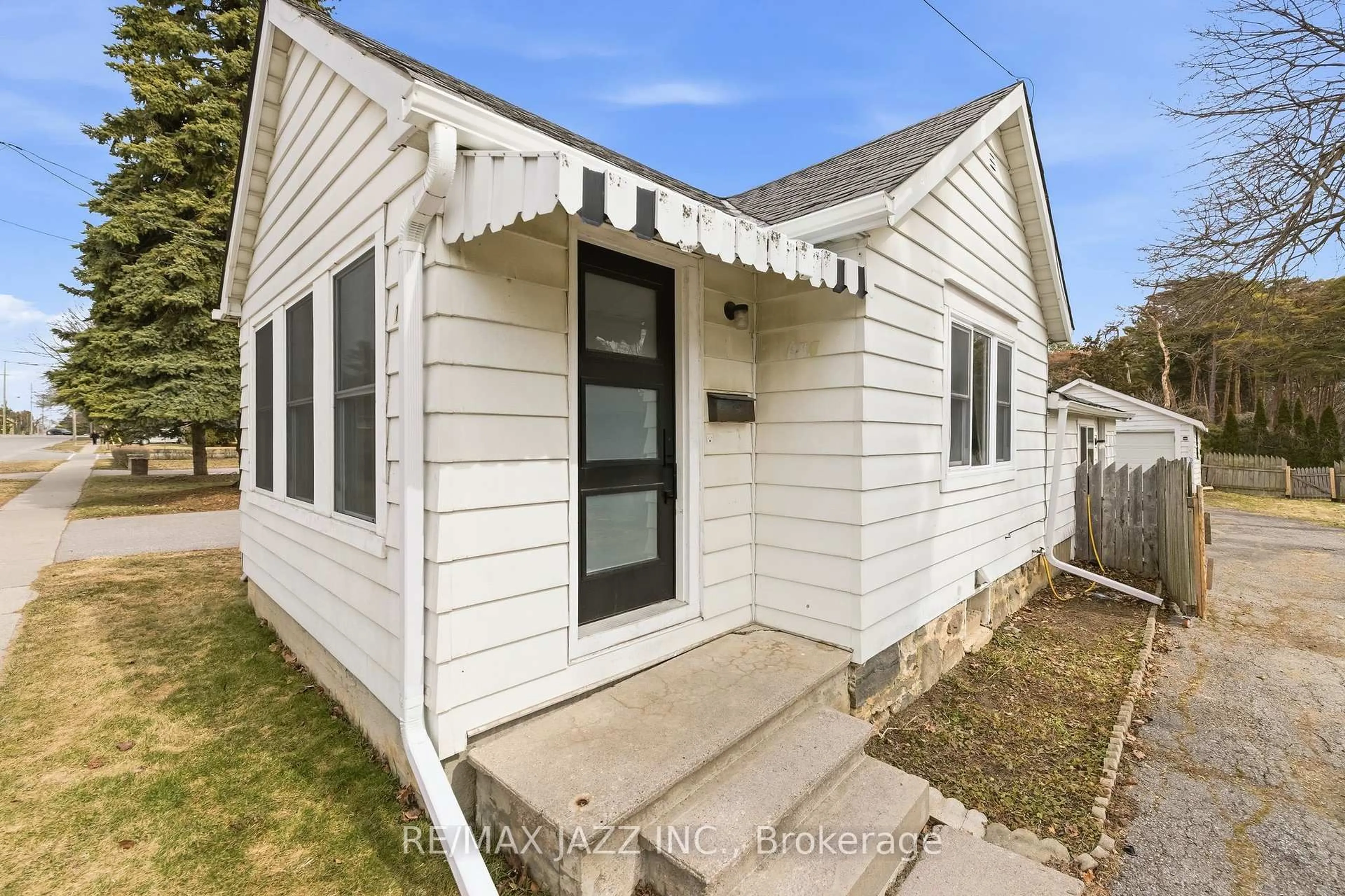 Home with vinyl exterior material, street for 193 Victoria St, Port Hope Ontario L1A 3N2