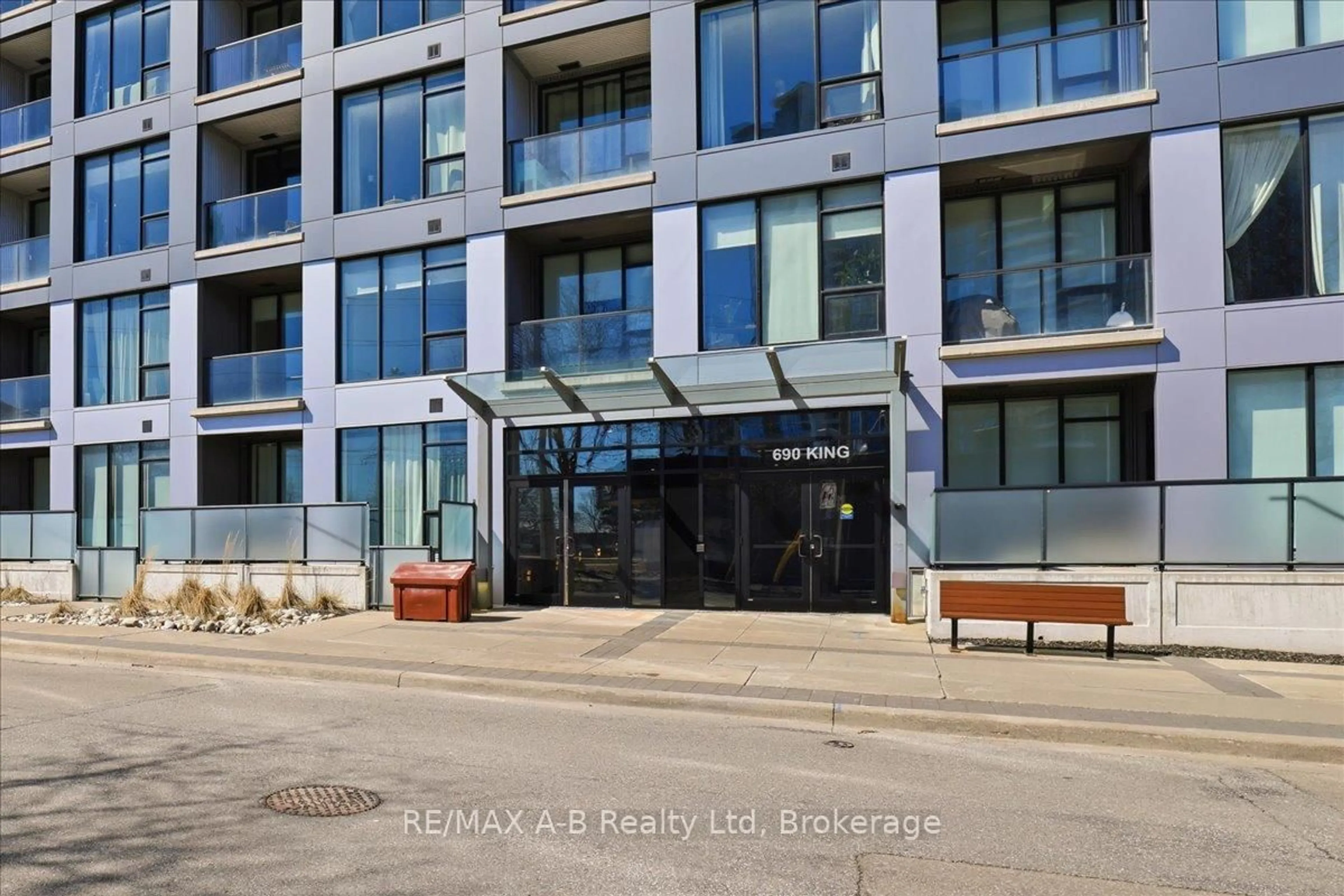 Unknown for 690 King St #214, Kitchener Ontario N2G 0B9