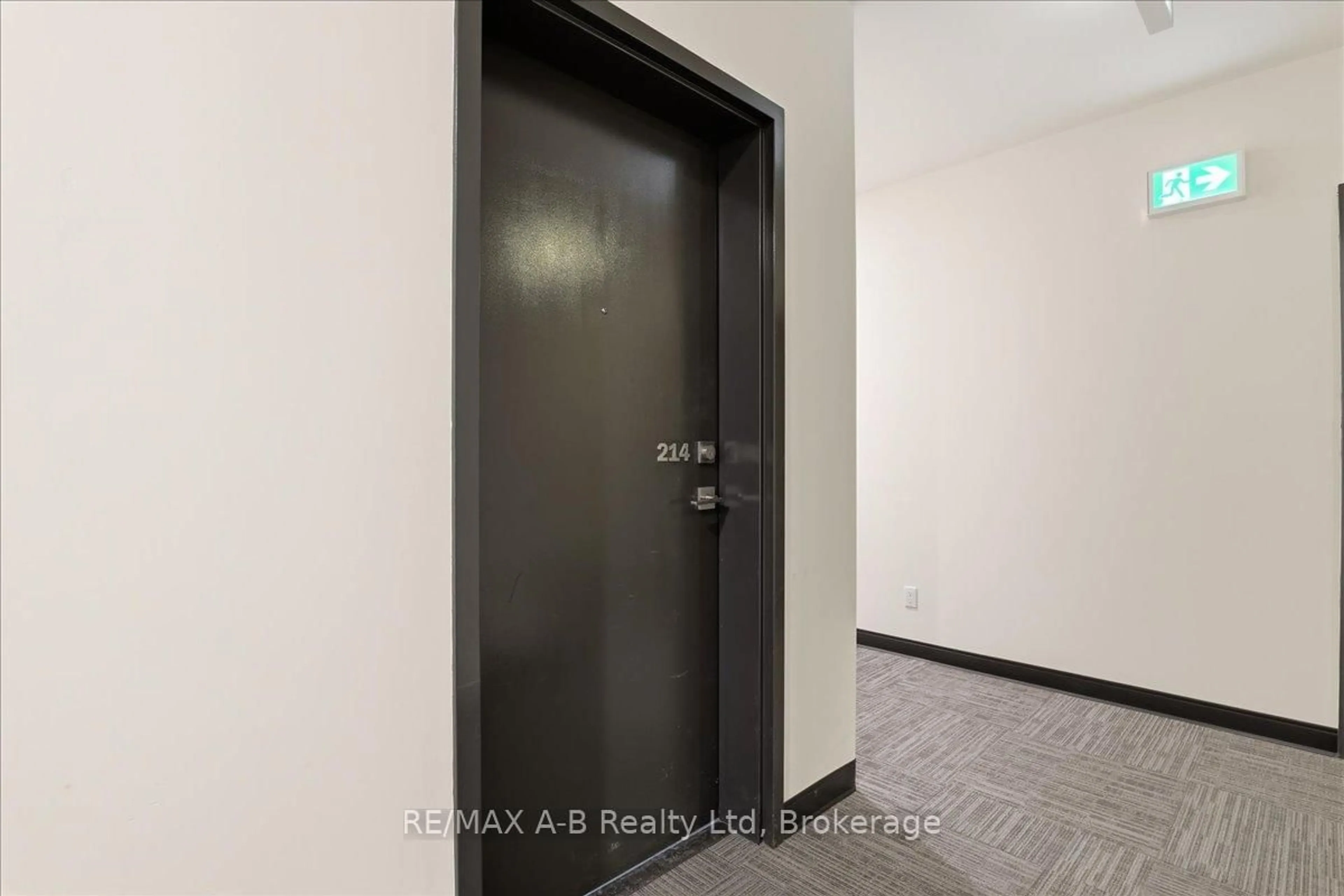 Unknown for 690 King St #214, Kitchener Ontario N2G 0B9