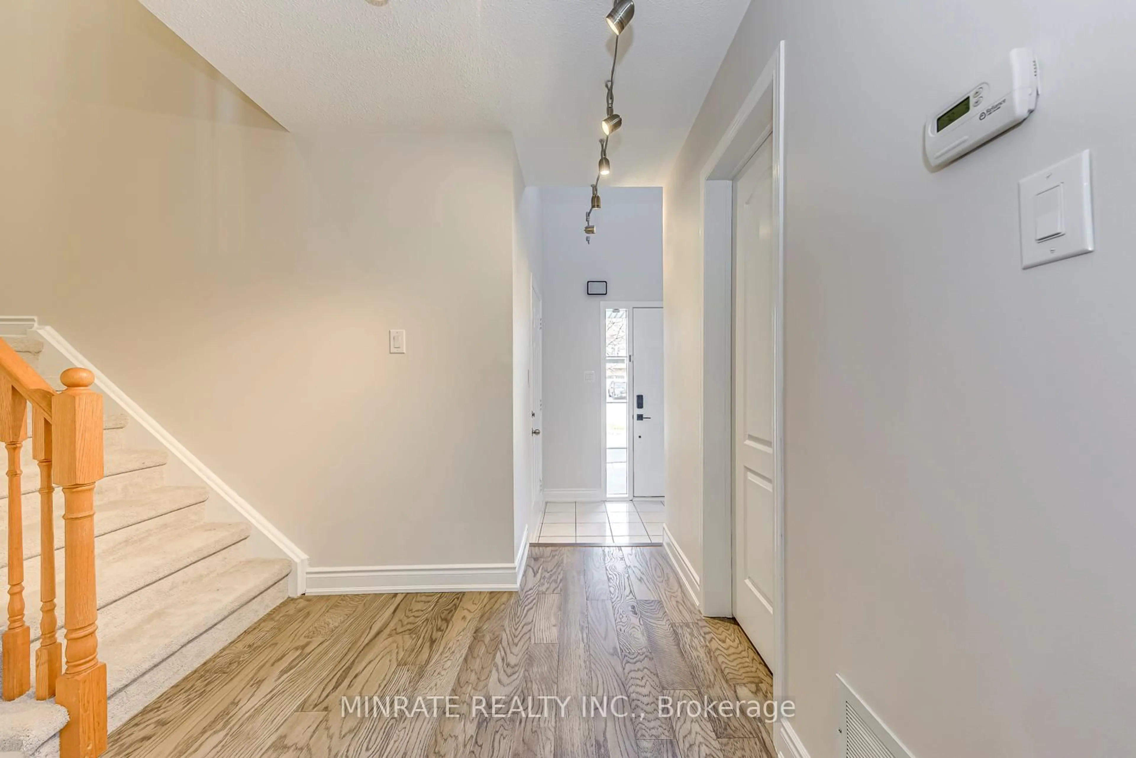 Indoor entryway for 129 Harnesworth Cres, Hamilton Ontario L8B 0J5