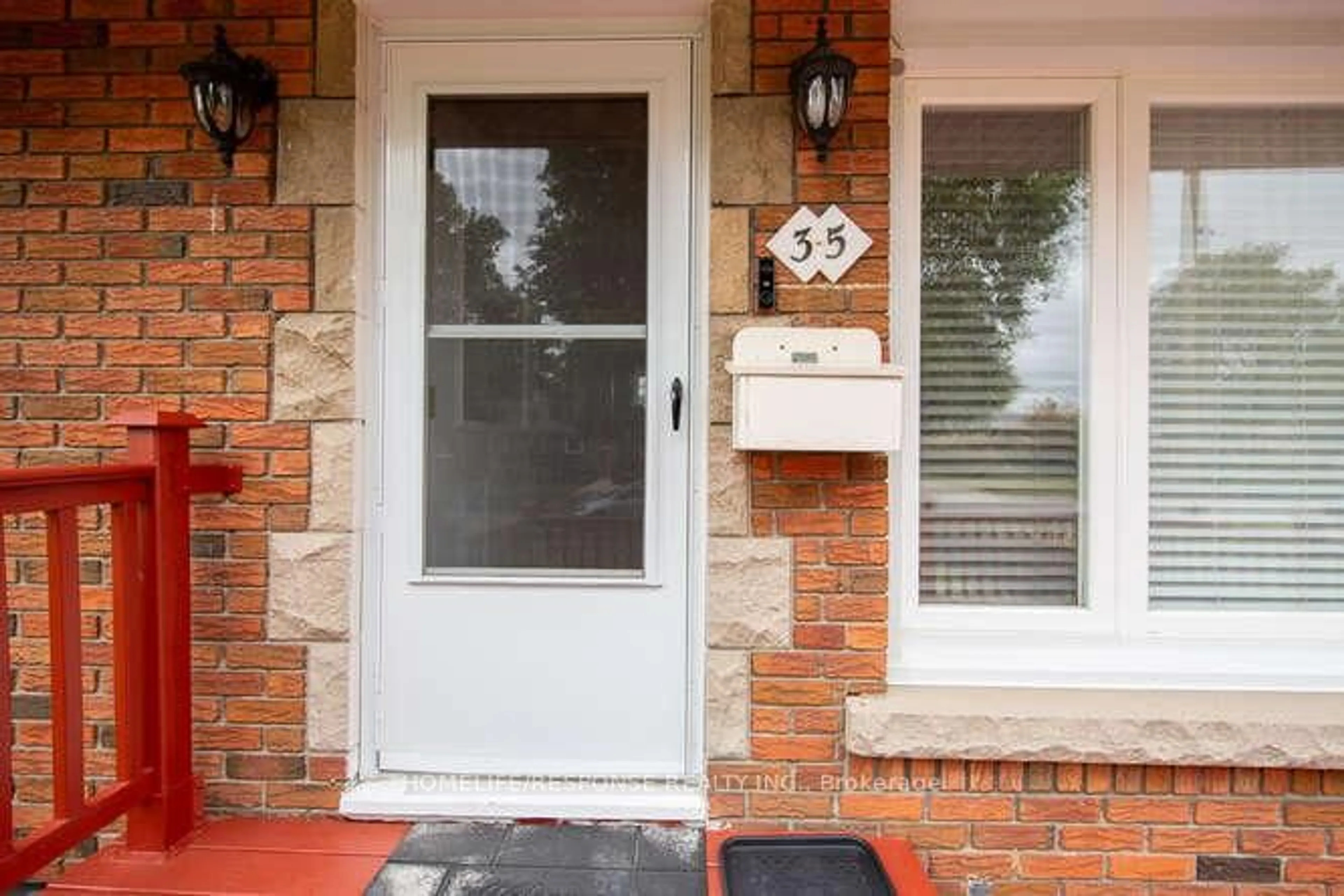 Home with brick exterior material, street for 35 PARKDALE Dr, Thorold Ontario L2V 2N5