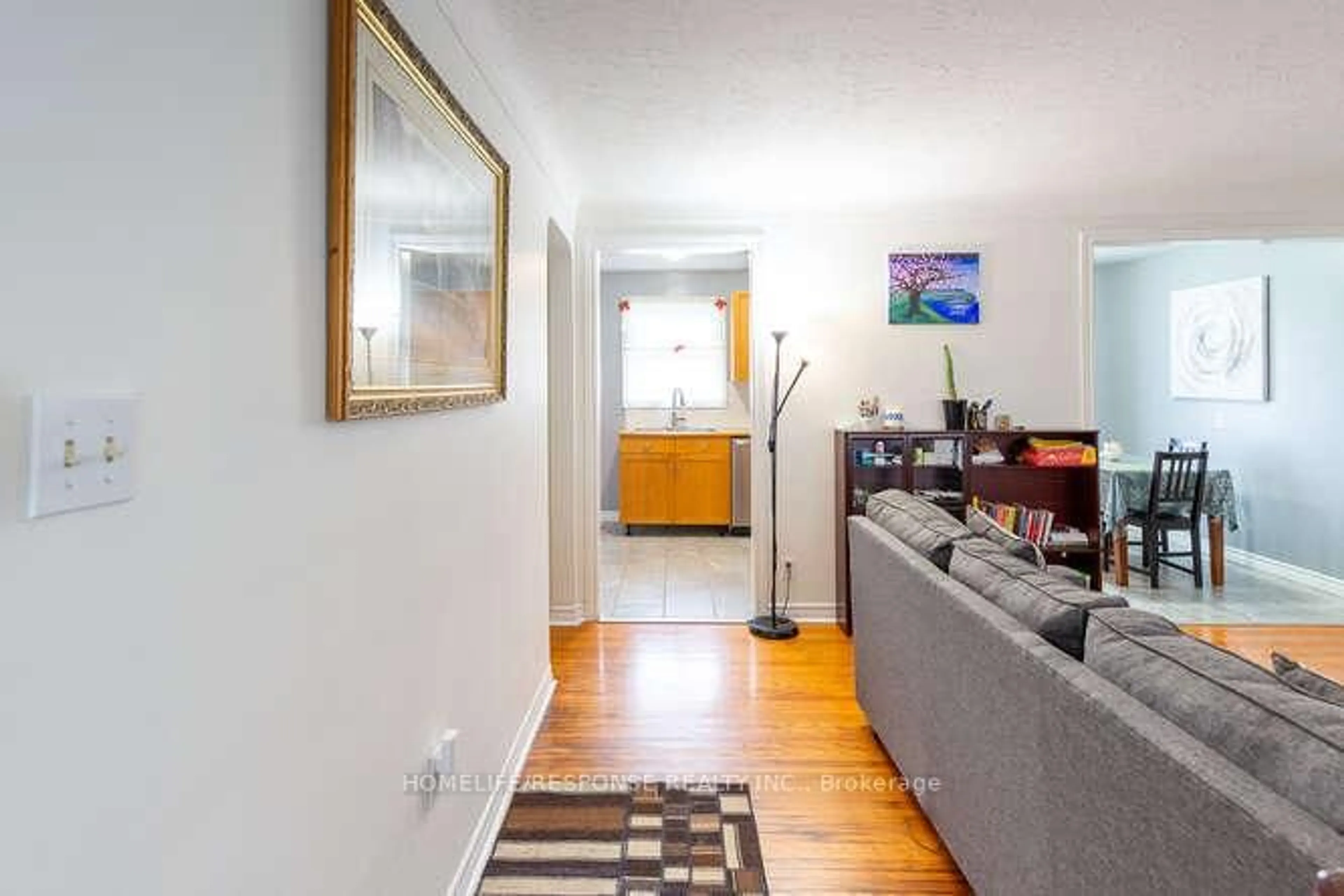 Indoor entryway for 35 PARKDALE Dr, Thorold Ontario L2V 2N5