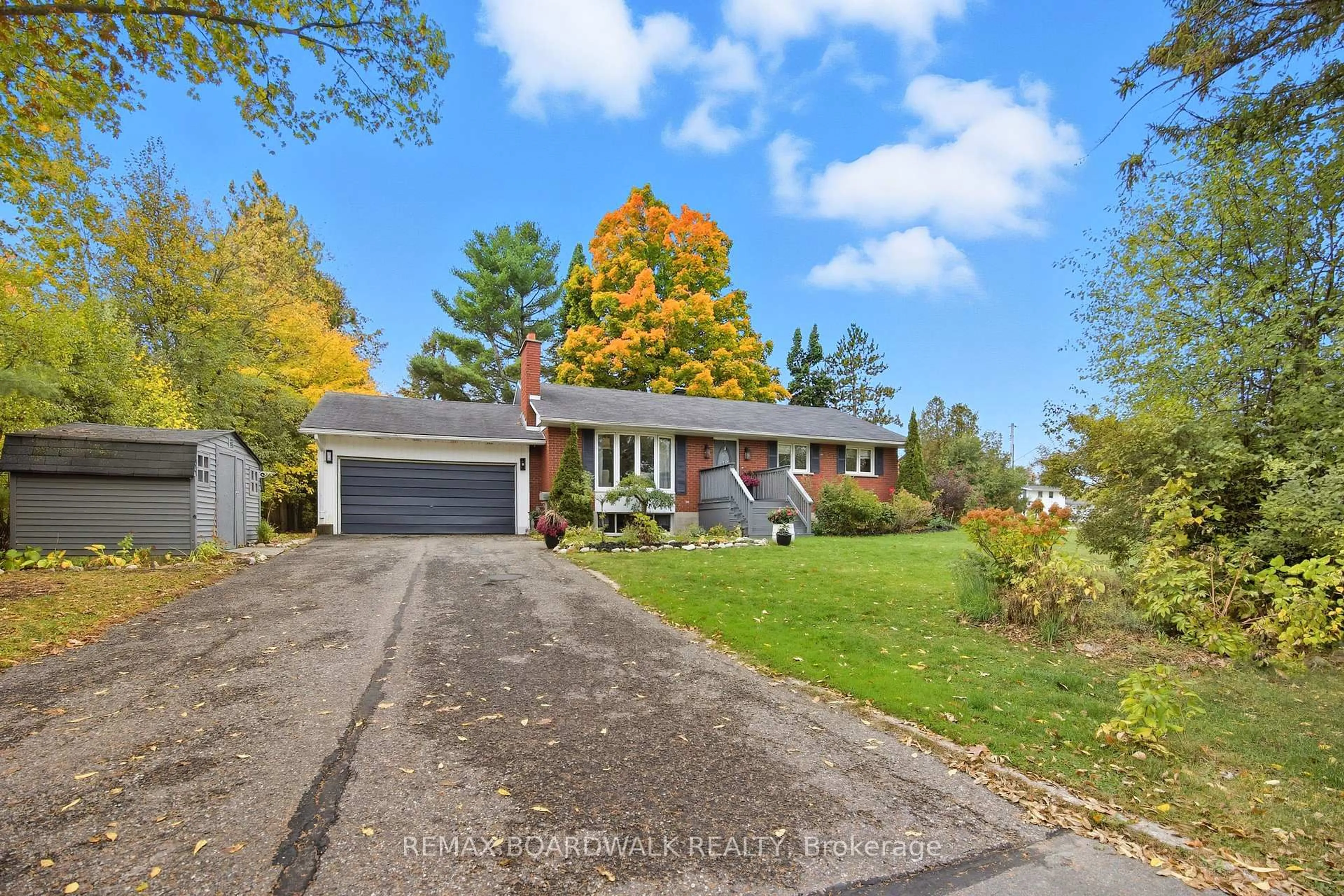 A pic from outside/outdoor area/front of a property/back of a property/a pic from drone, street for 121 Stamford Dr, Perth Ontario K7H 3C1