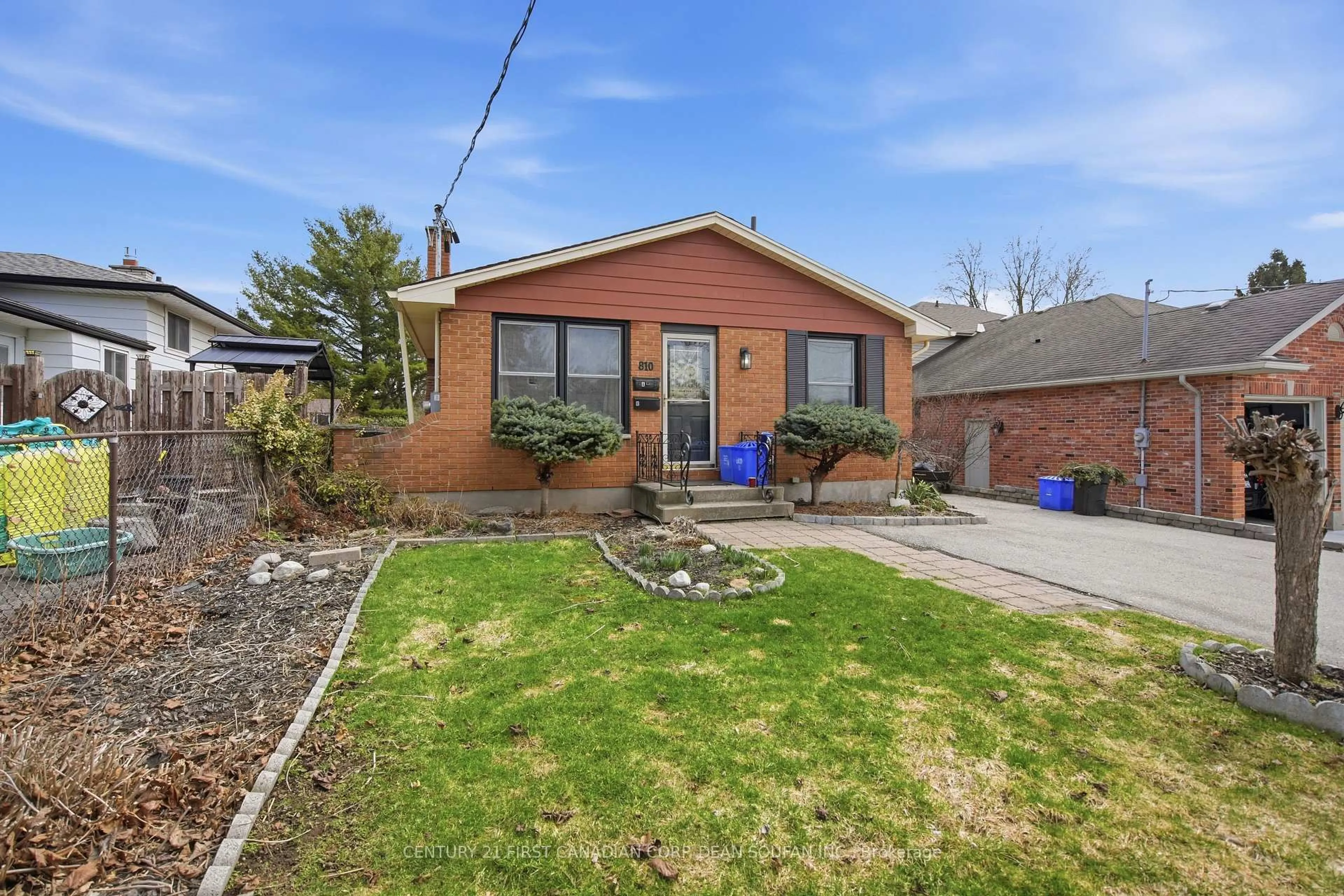 Home with brick exterior material, street for 810 Easy St, London South Ontario N6C 4Z6