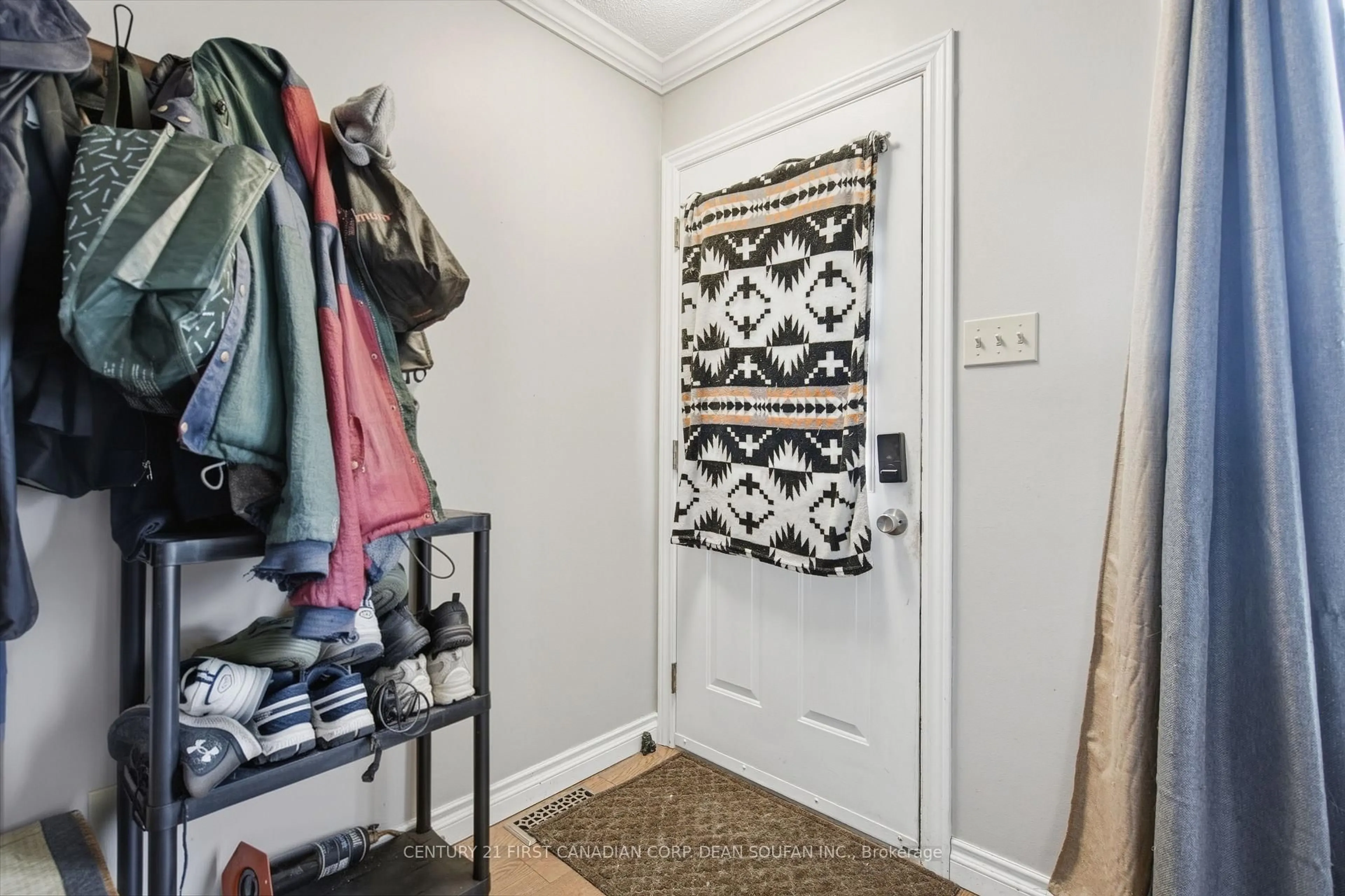 Indoor entryway for 810 Easy St, London South Ontario N6C 4Z6